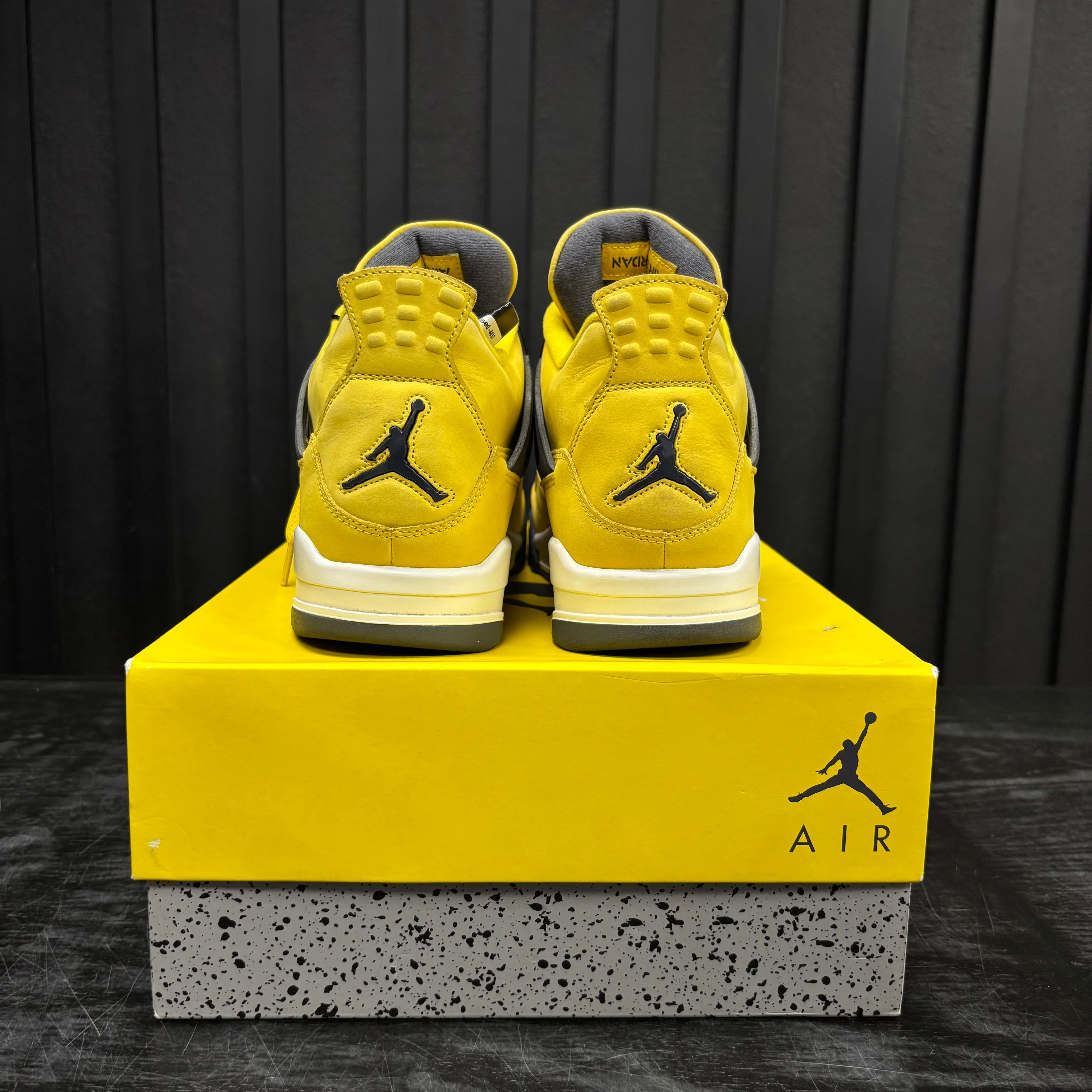 Jordan 4 Retro Lightning (2021) - Used - 4410