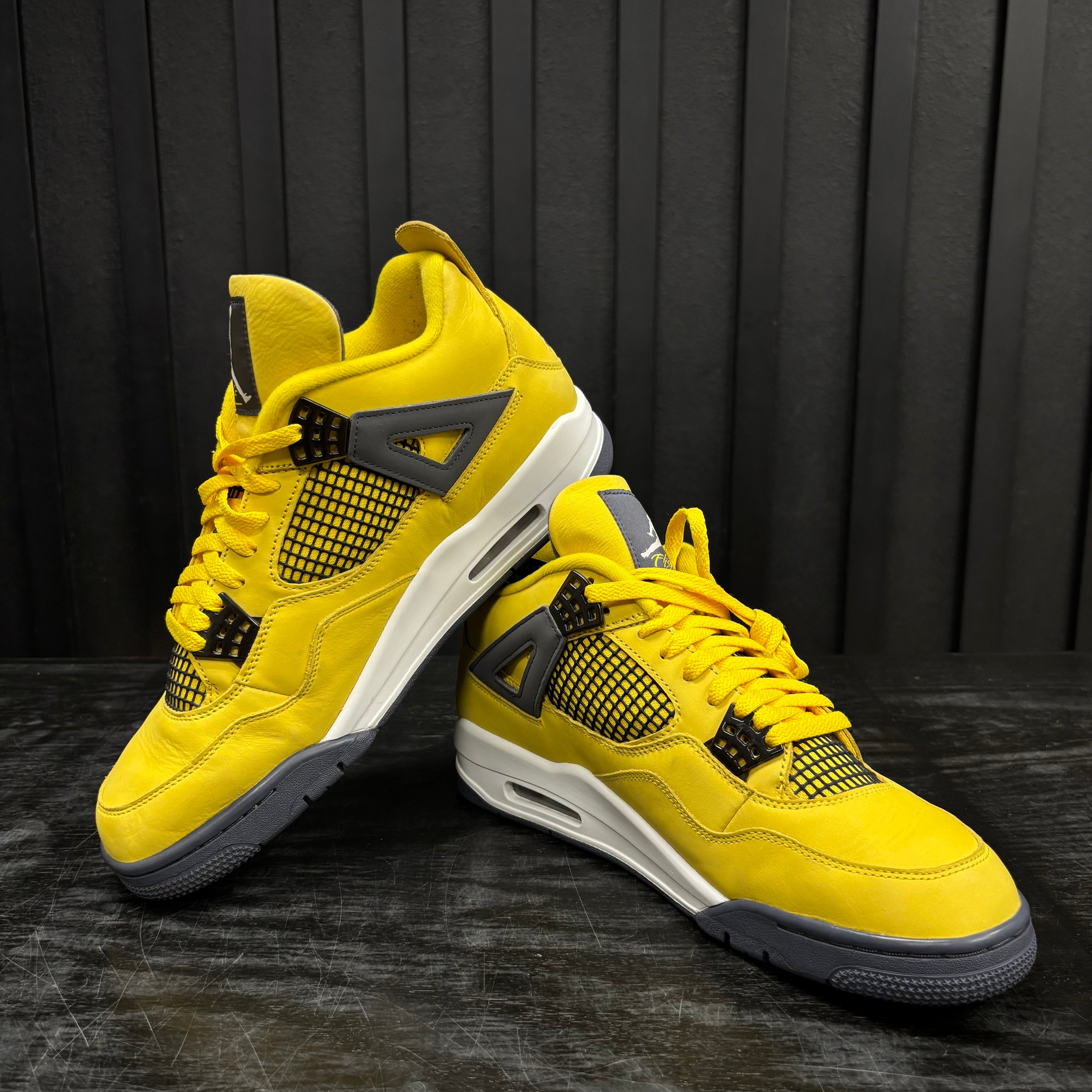 Jordan 4 Retro Lightning (2021) - Used - 4410