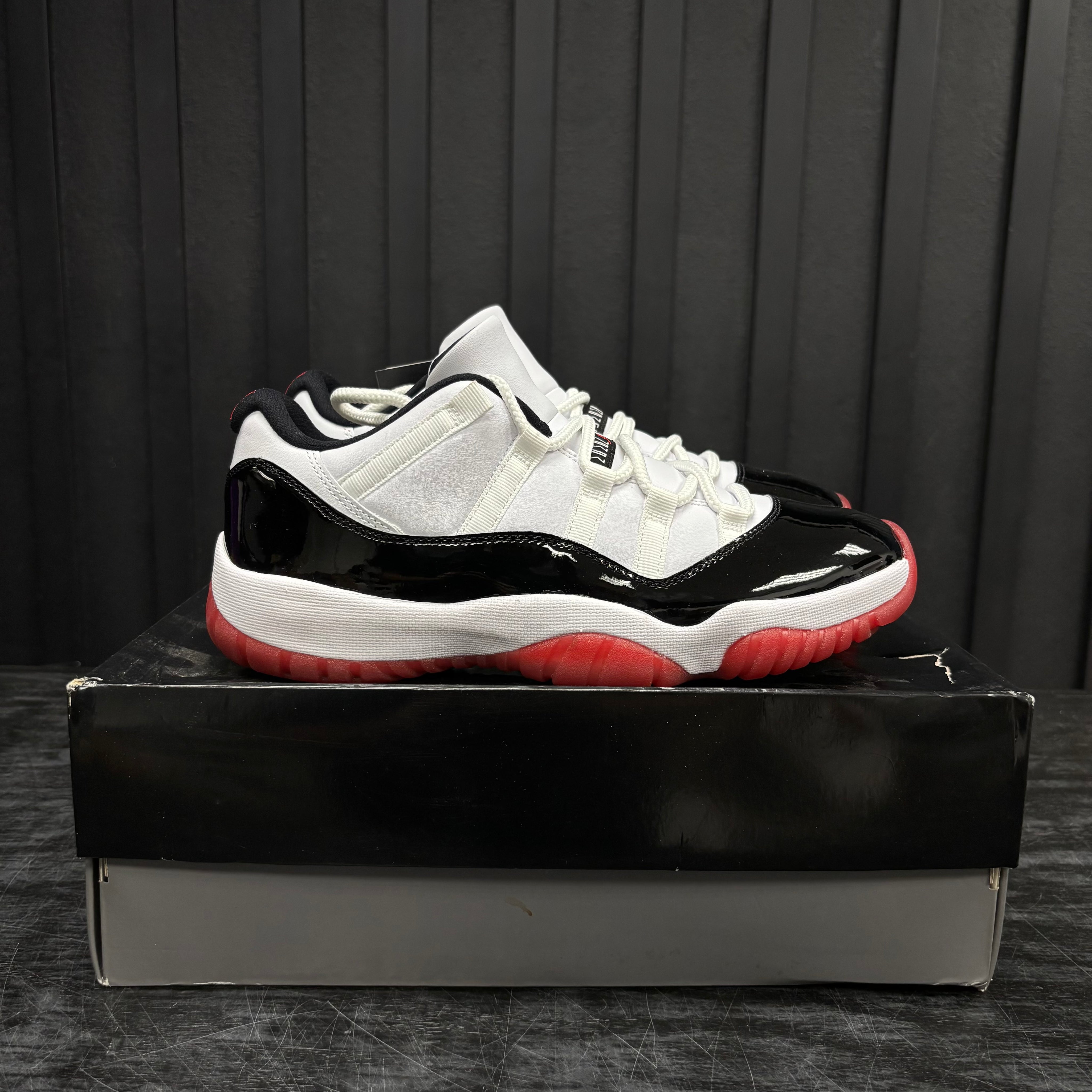 Jordan 11 Retro Low Concord Bred - Used - 4530