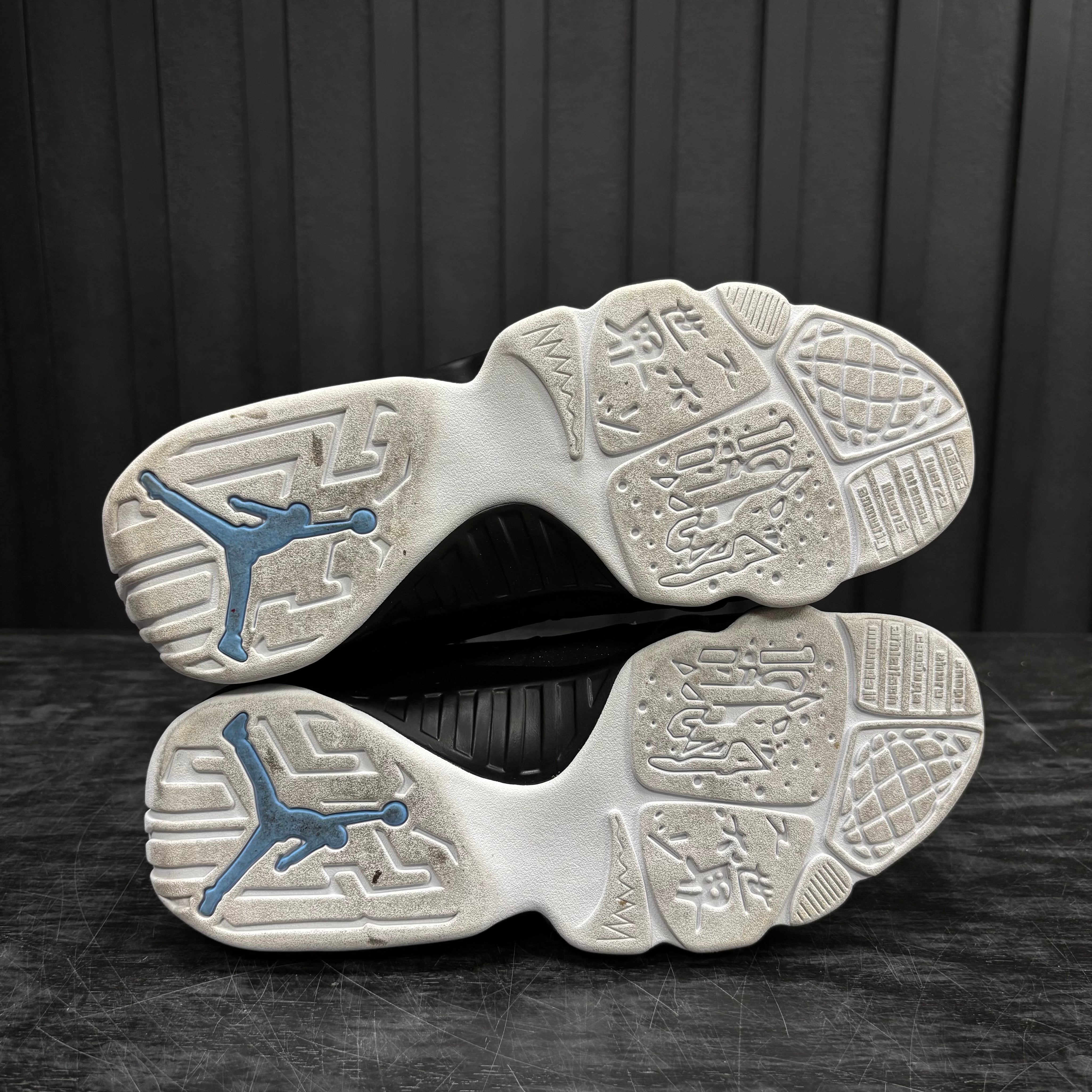 Jordan 9 Retro University Blue - Used - 4541