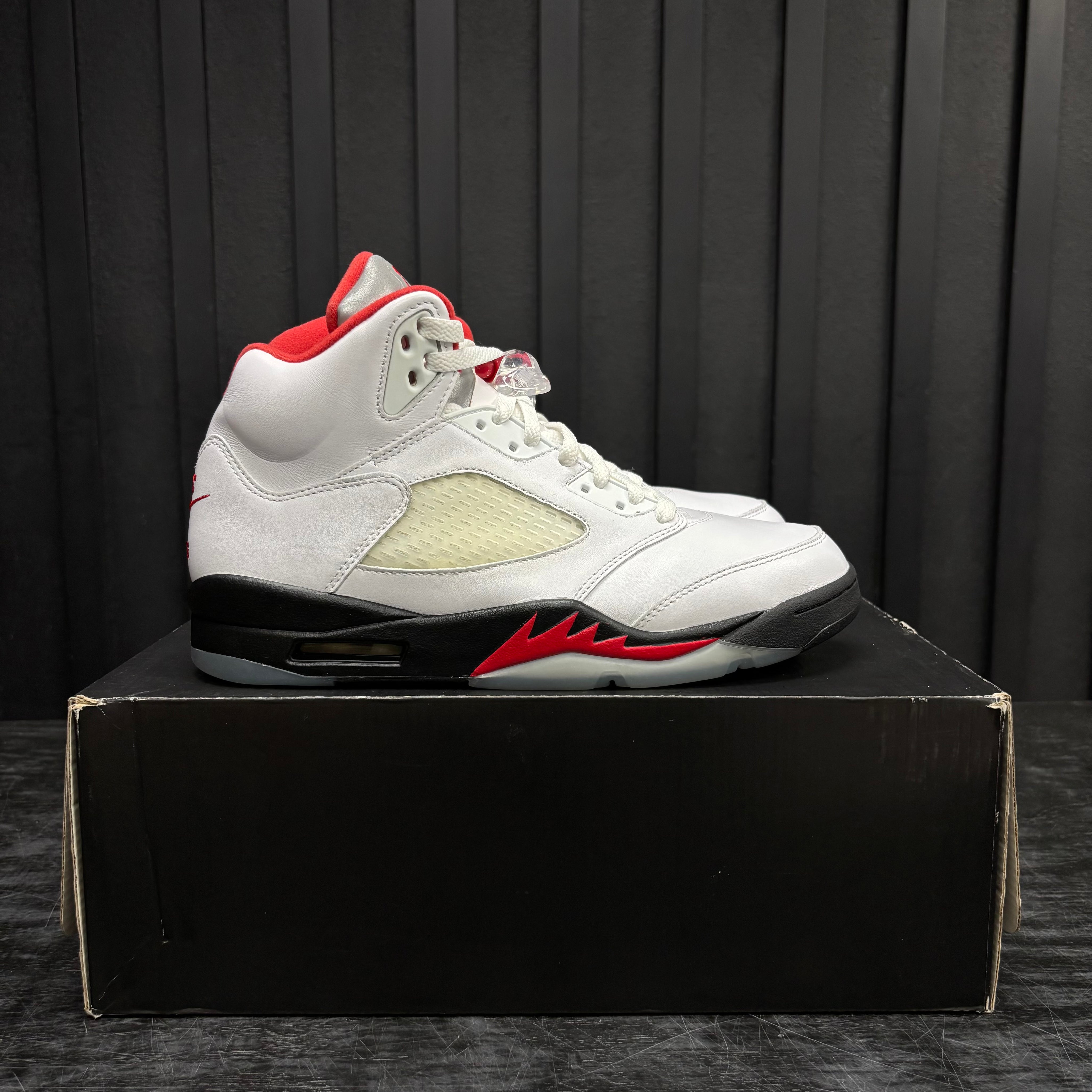 Jordan 5 Retro Fire Red Silver Tongue (2020) - Used - 4489