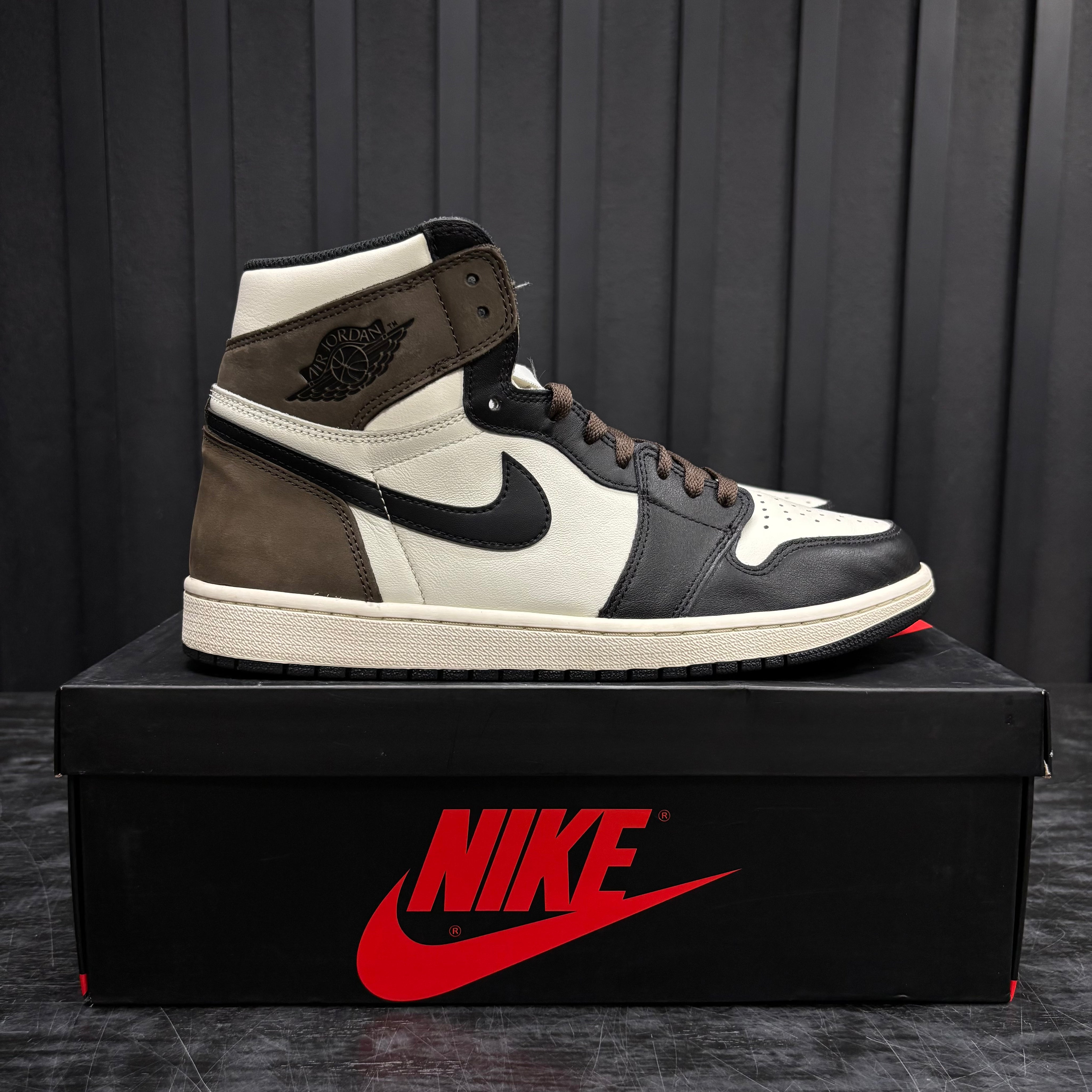 Jordan 1 Retro High Dark Mocha - Used - 1931