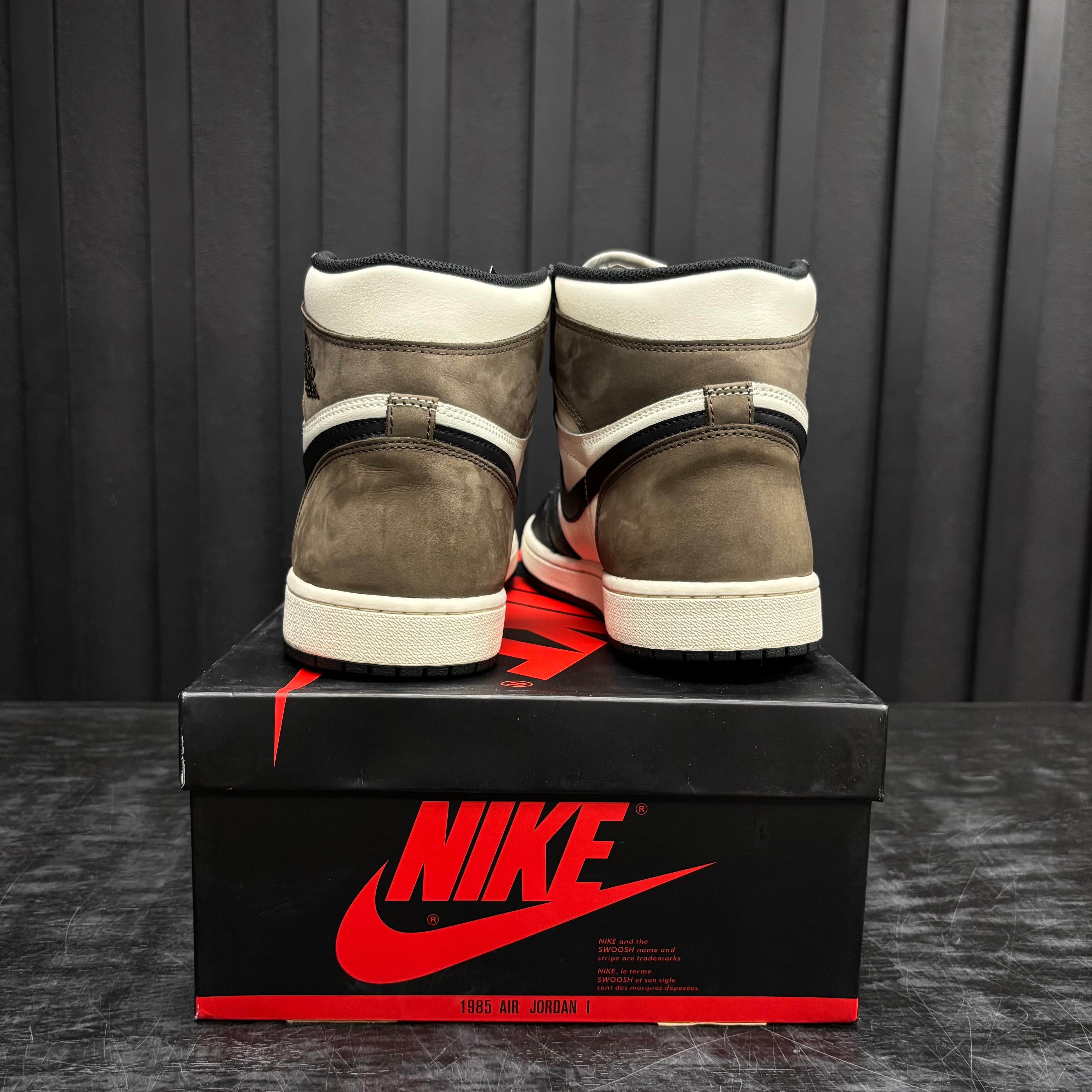 Jordan 1 Retro High Dark Mocha - Used - 1931