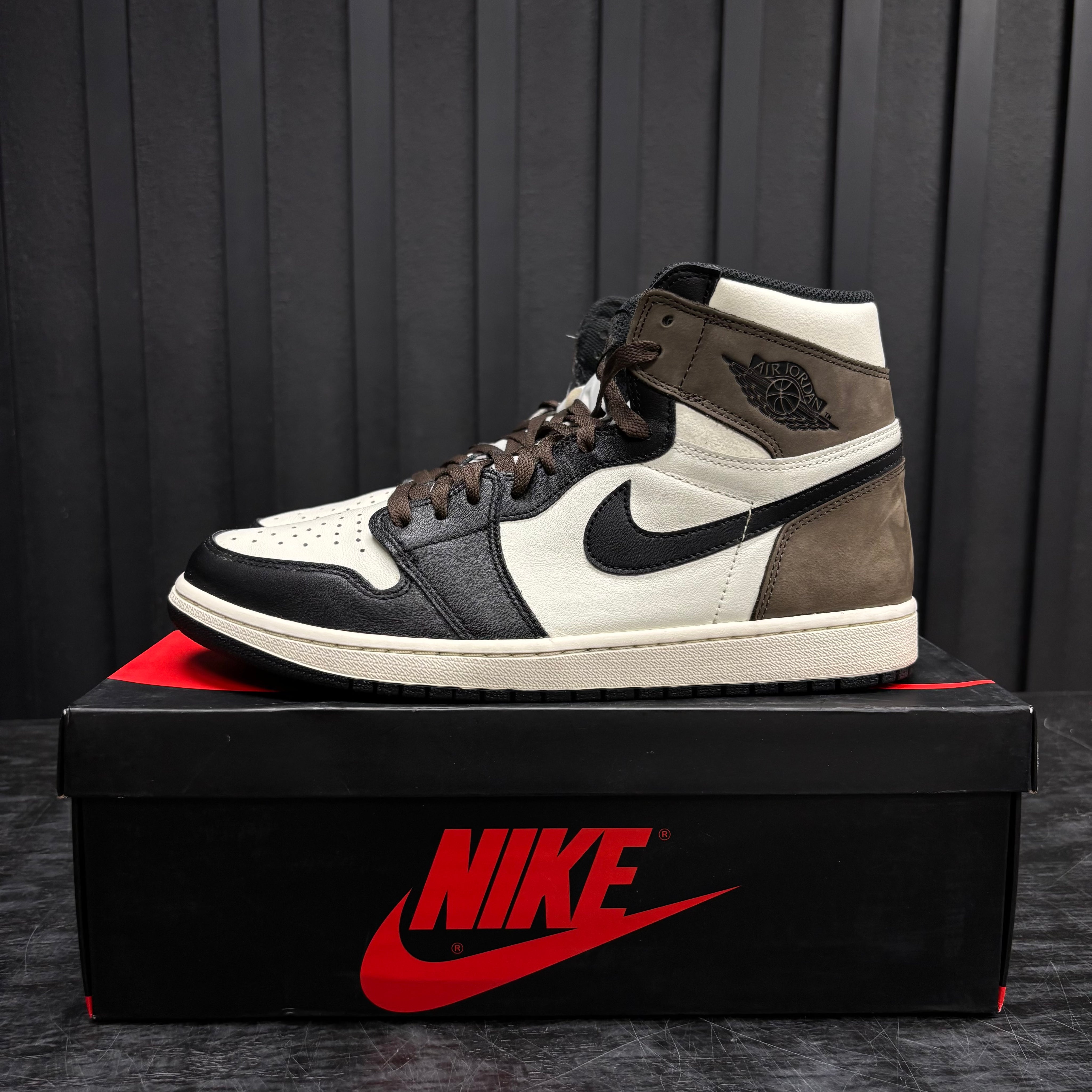 Jordan 1 Retro High Dark Mocha - Used - 1931