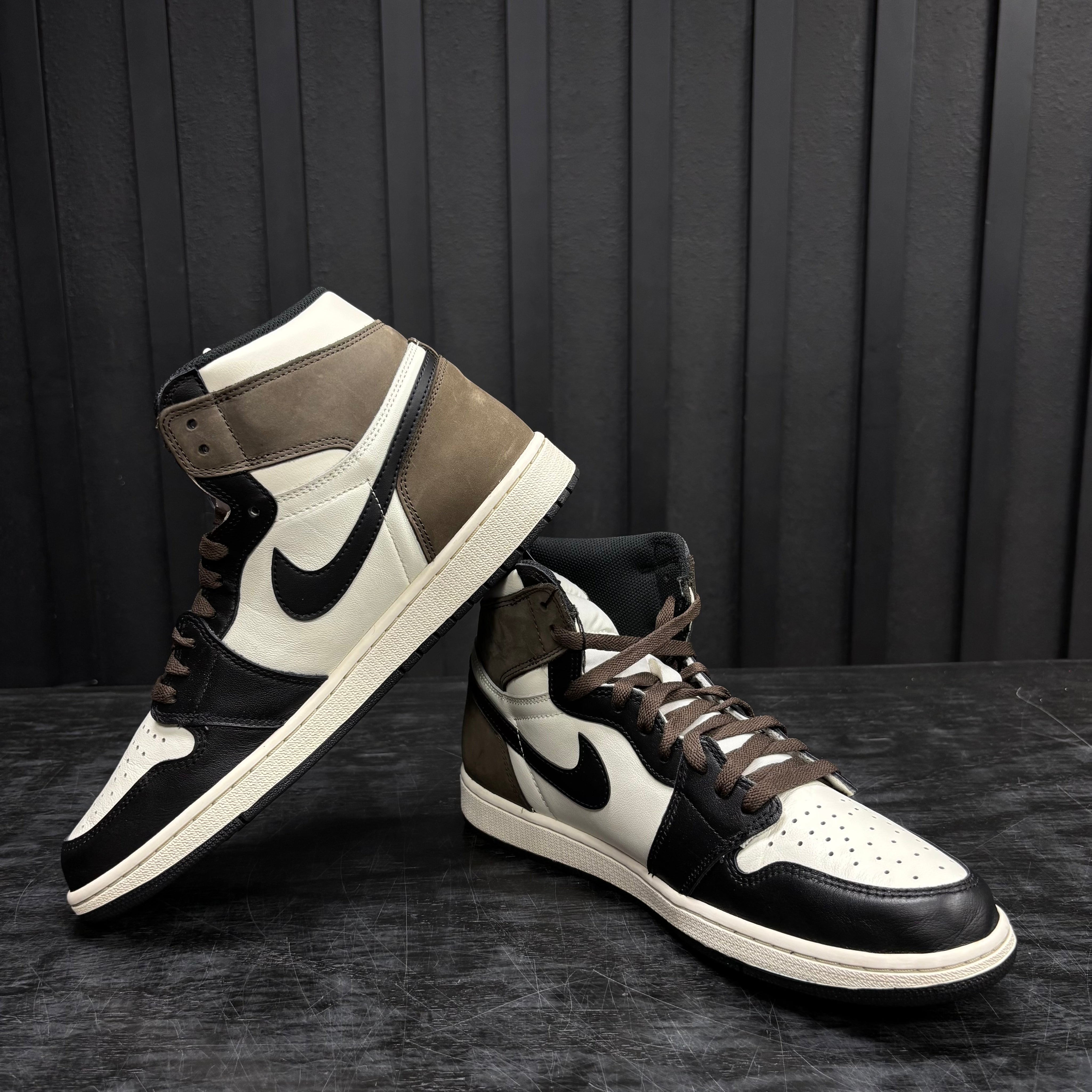 Jordan 1 Retro High Dark Mocha - Used - 1931