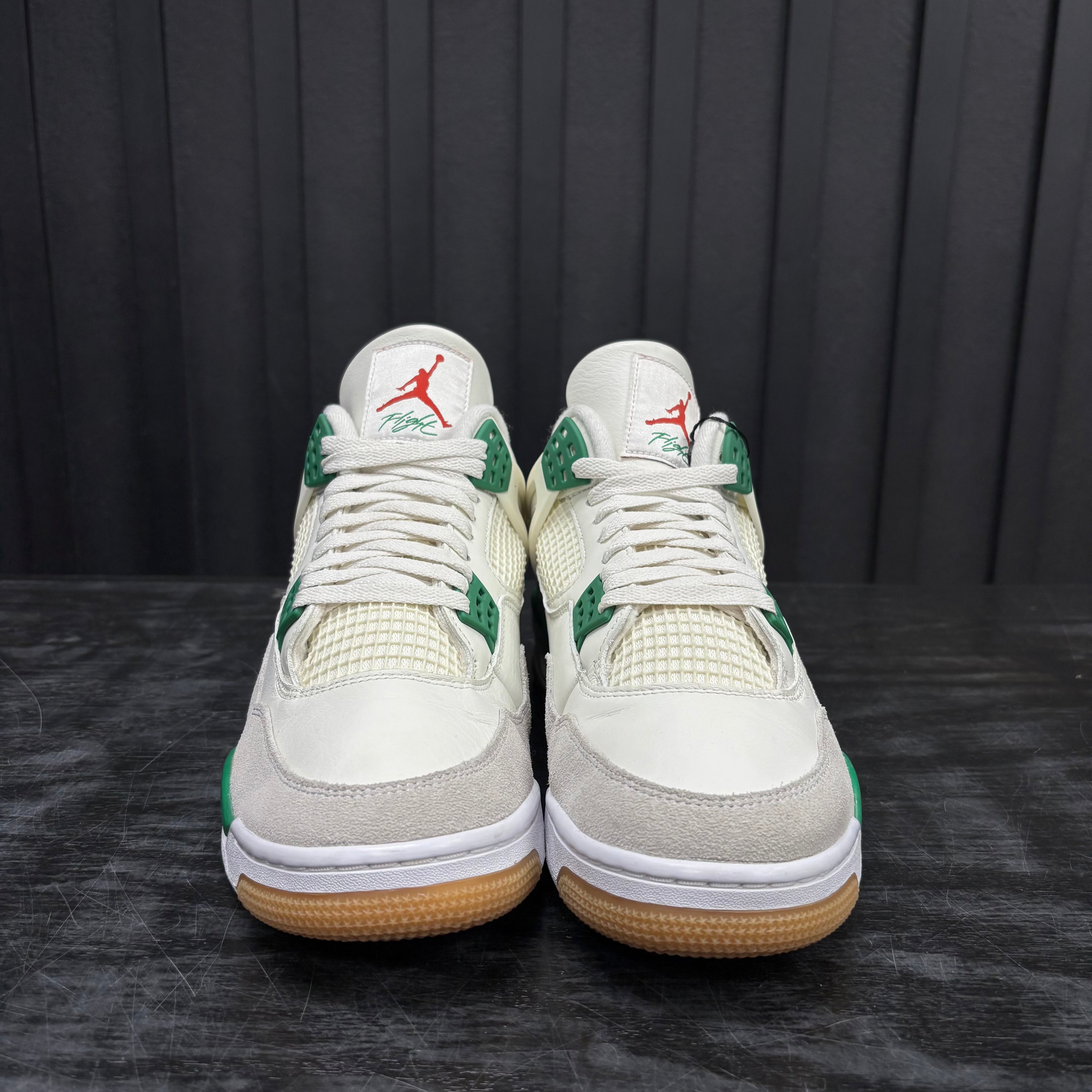 Jordan 4 Retro SB Pine Green - Used - 3893