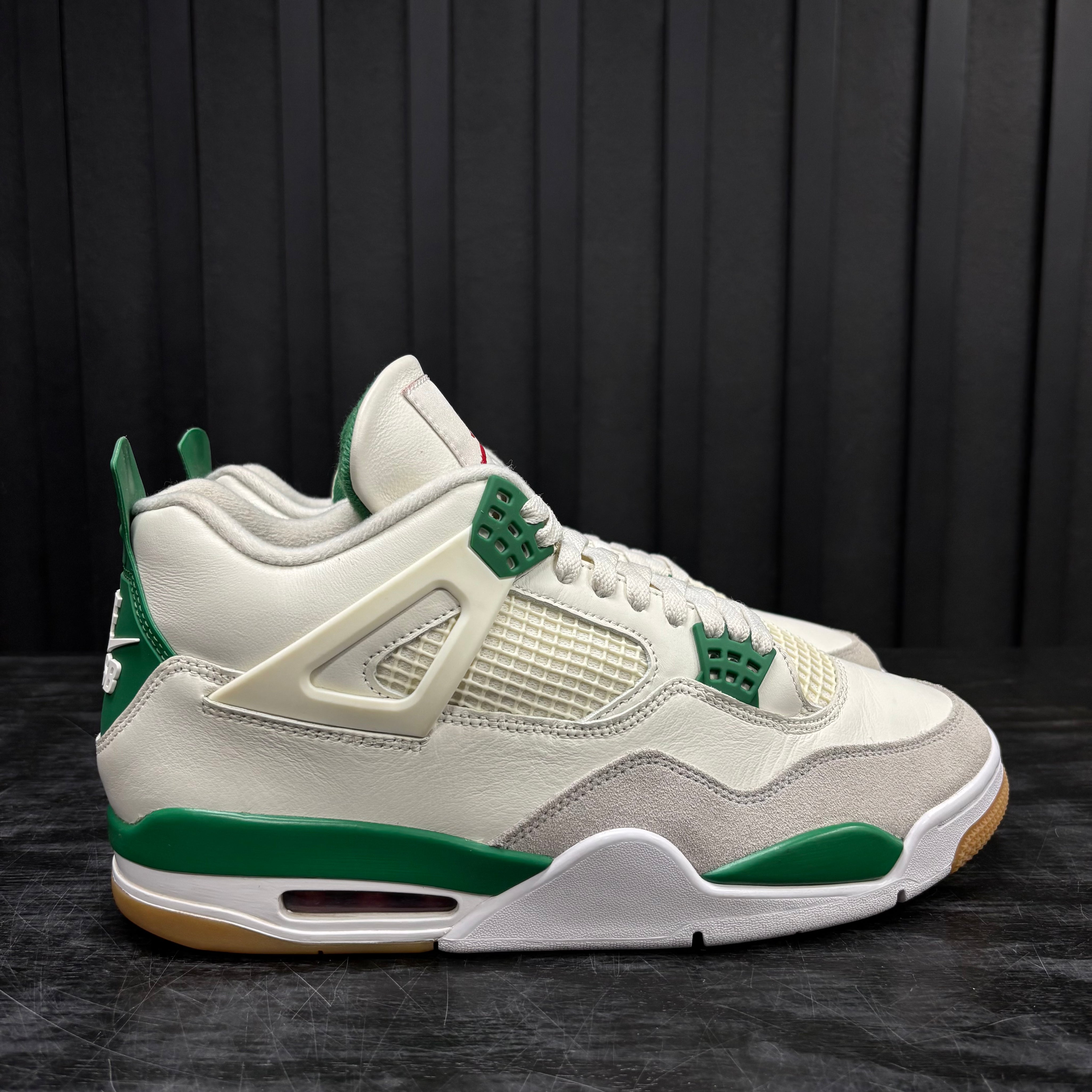 Jordan 4 Retro SB Pine Green - Used - 3893