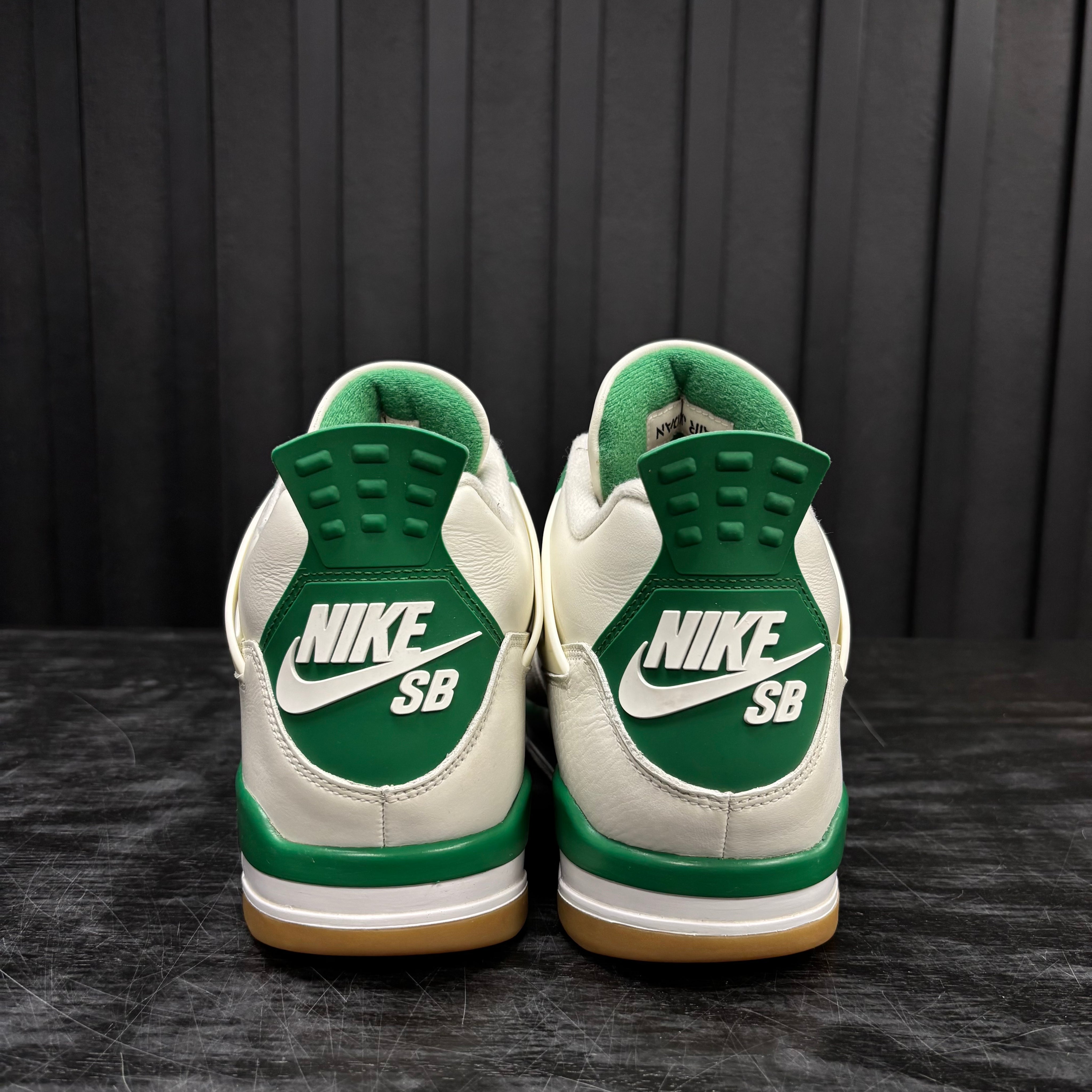Jordan 4 Retro SB Pine Green - Used - 3893
