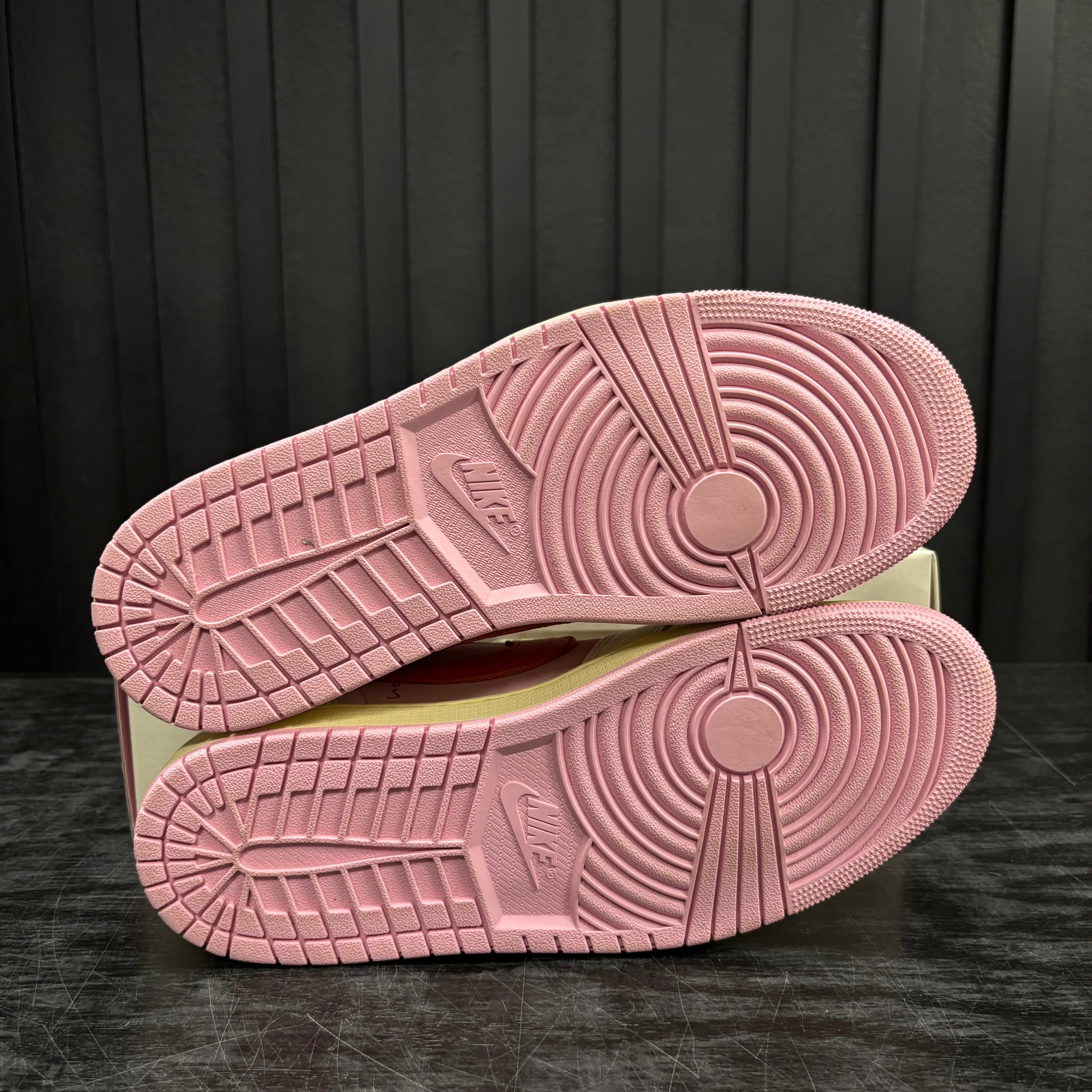 Jordan 1 Retro Low OG SP Travis Scott Sail Tropical Pink - Used - 3898