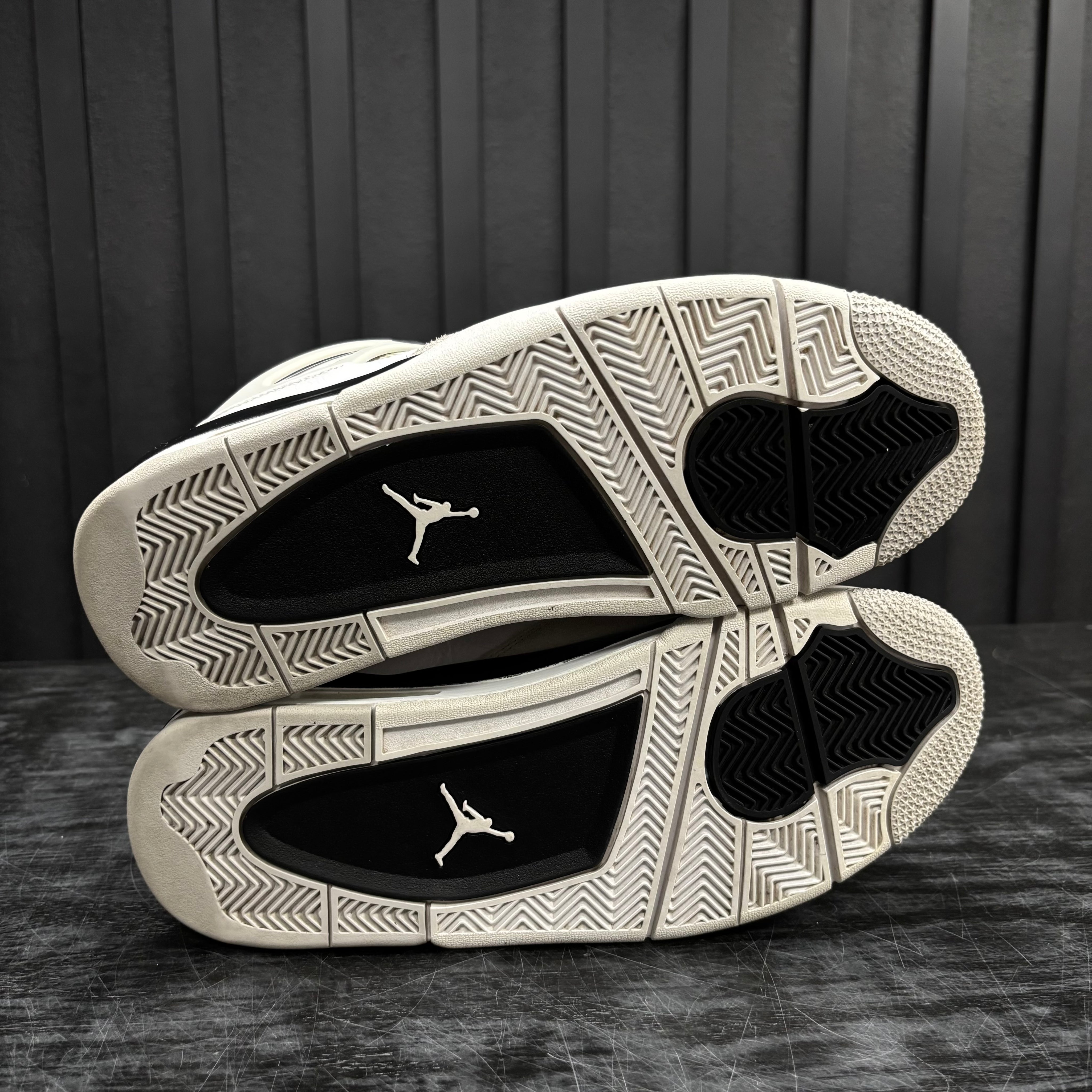 Jordan 4 Retro Military Black - Used - 3887