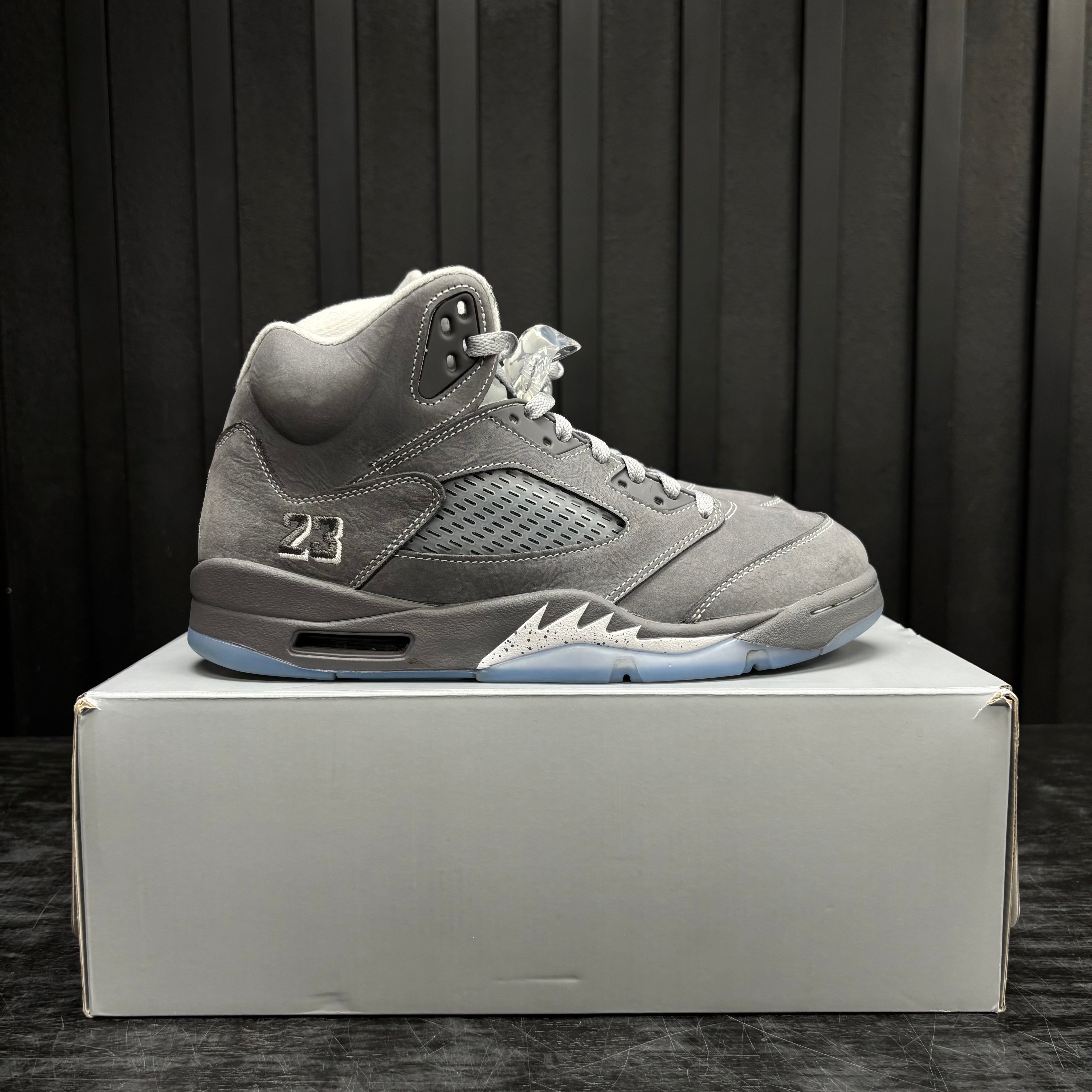 Jordan 5 Retro Wolf Grey (2026) - Used - 3903