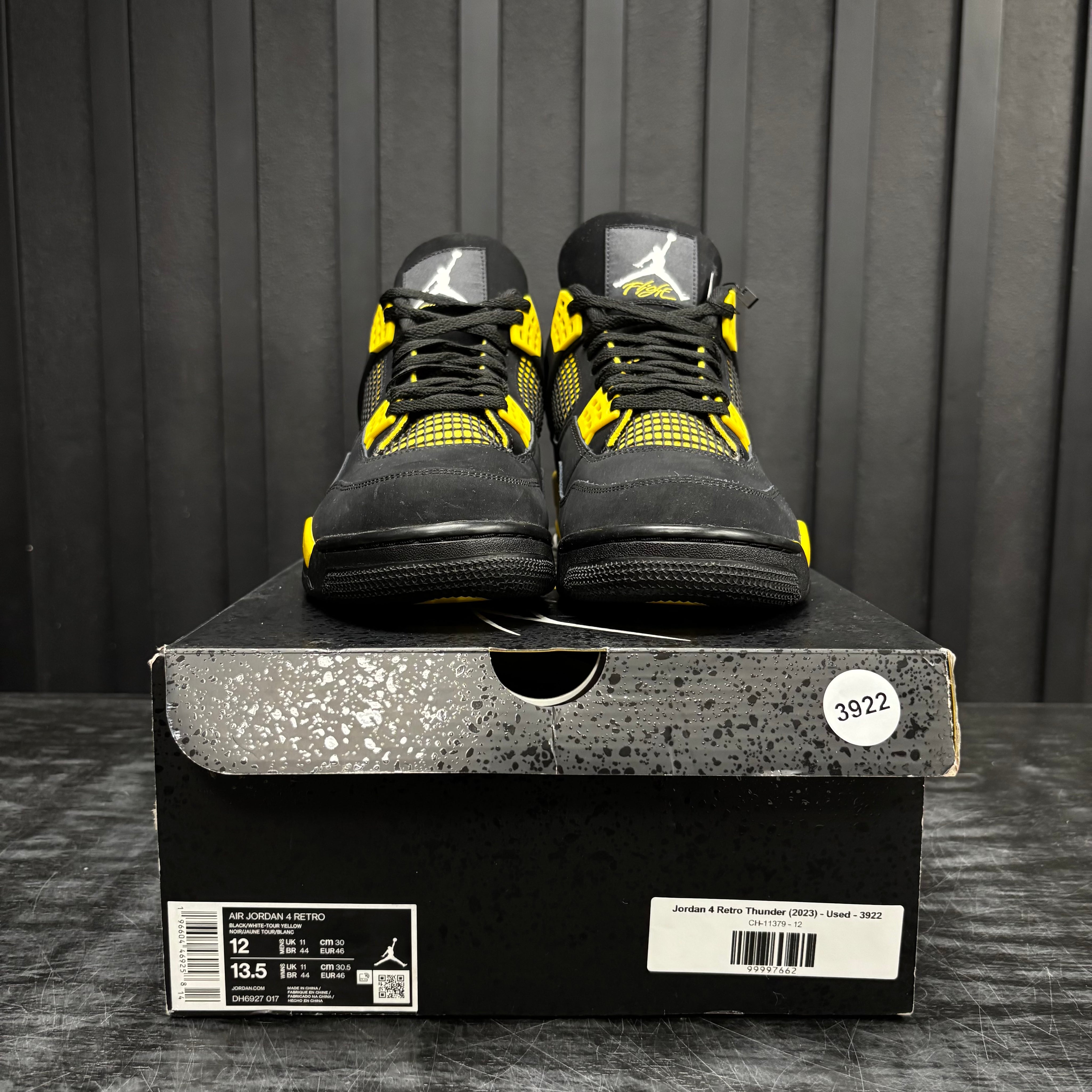 Jordan 4 Retro Thunder (2023) - Used - 3922