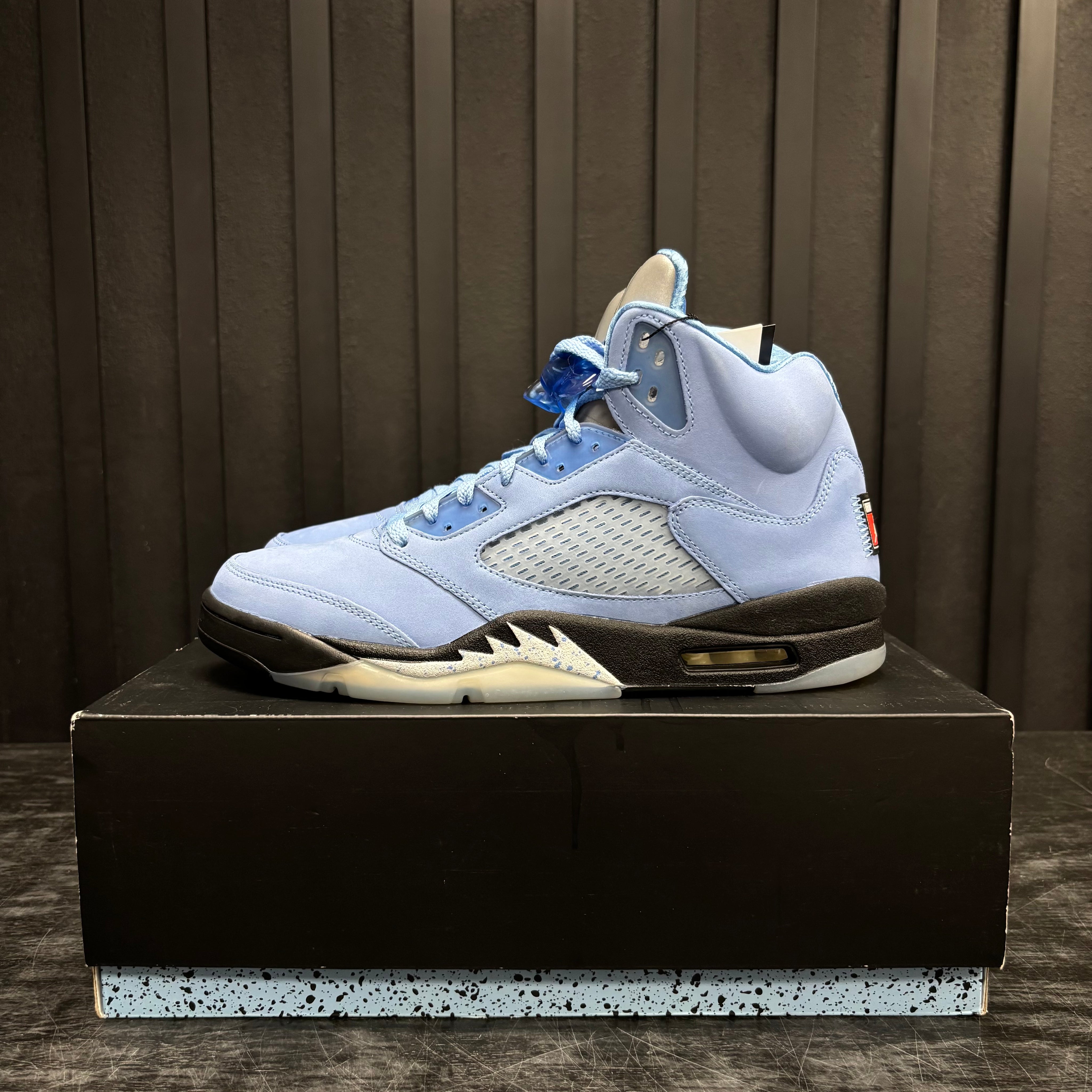 Jordan 5 Retro UNC University Blue - Used - 3923