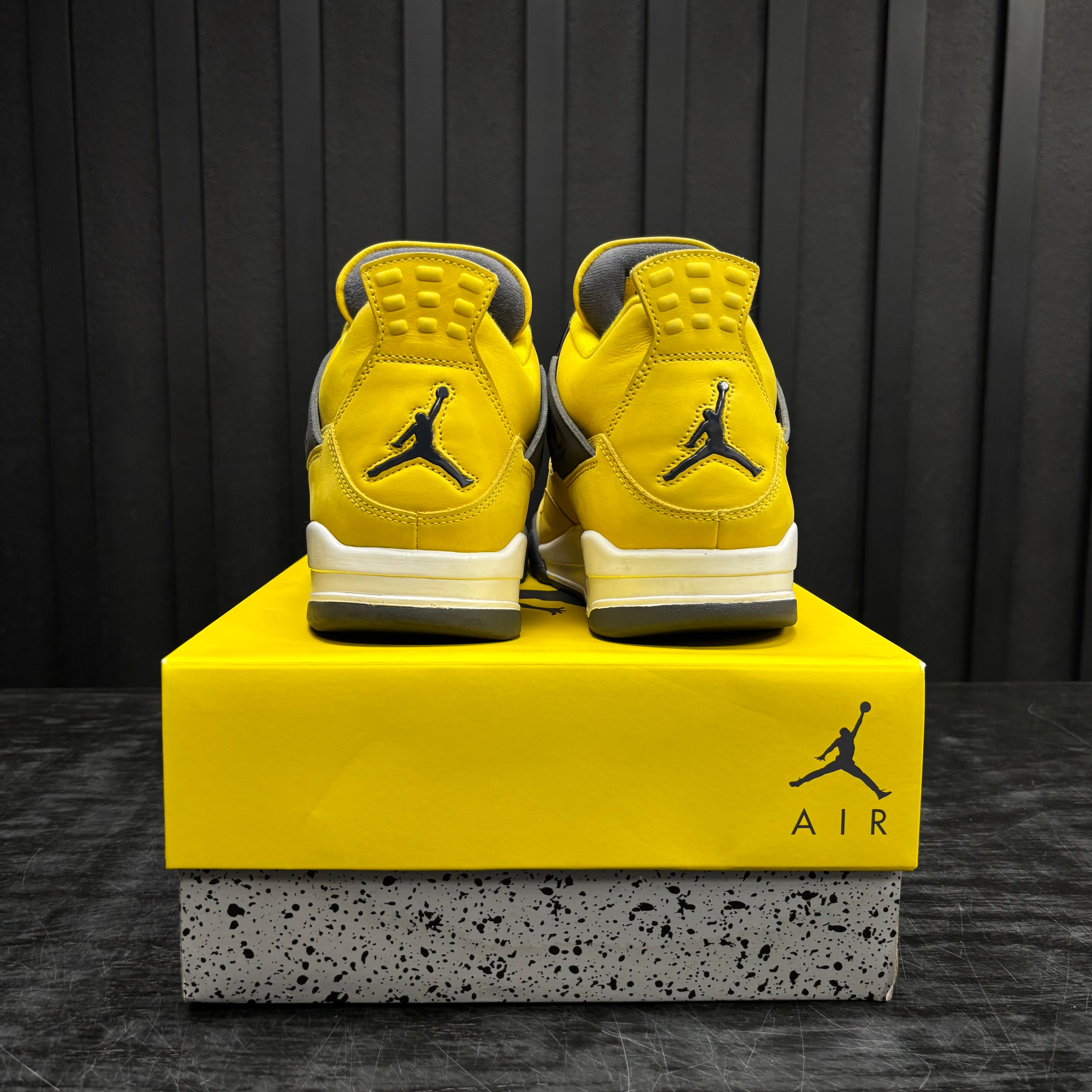 Jordan 4 Retro Lightning (2021) - Used - 4412