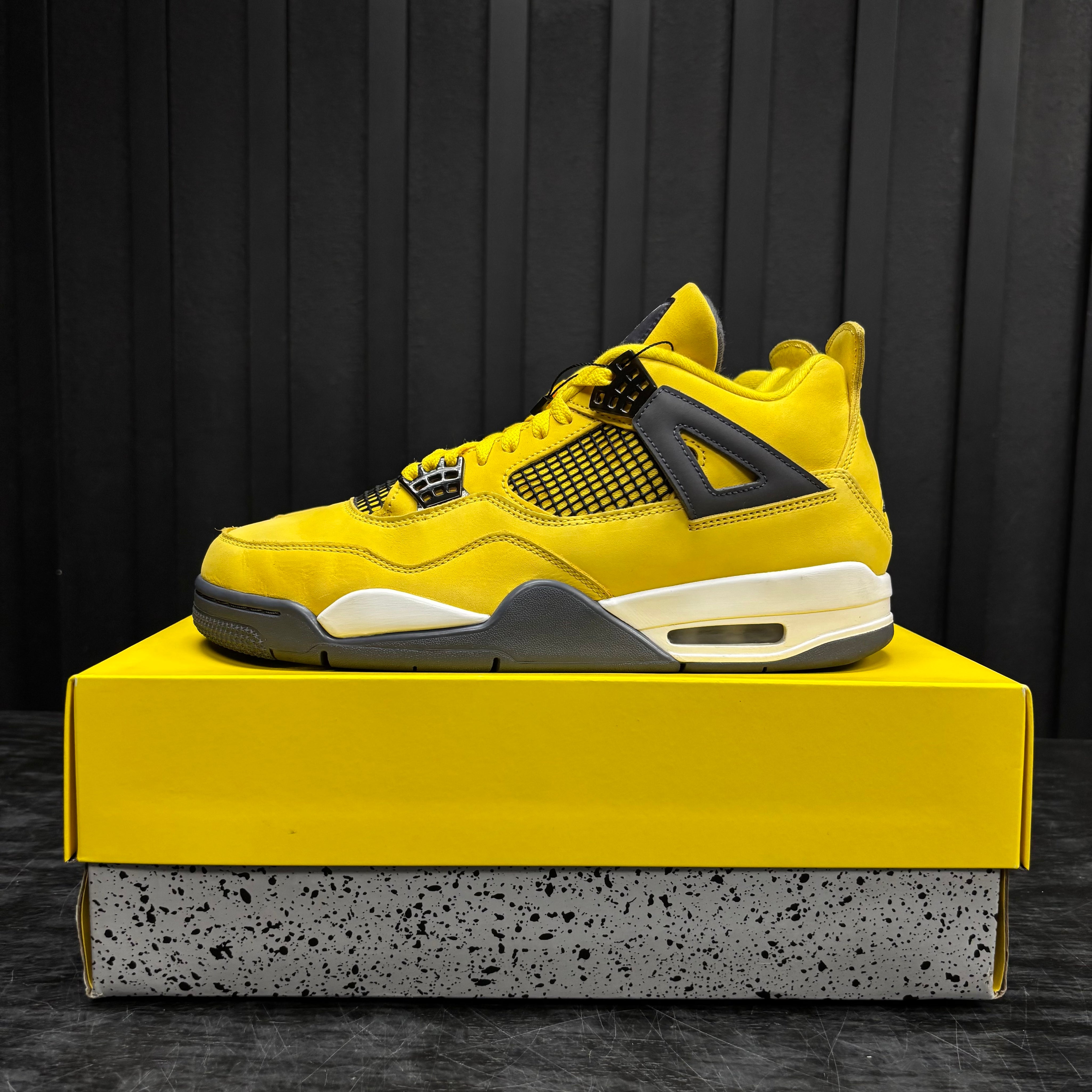 Jordan 4 Retro Lightning (2021) - Used - 4412