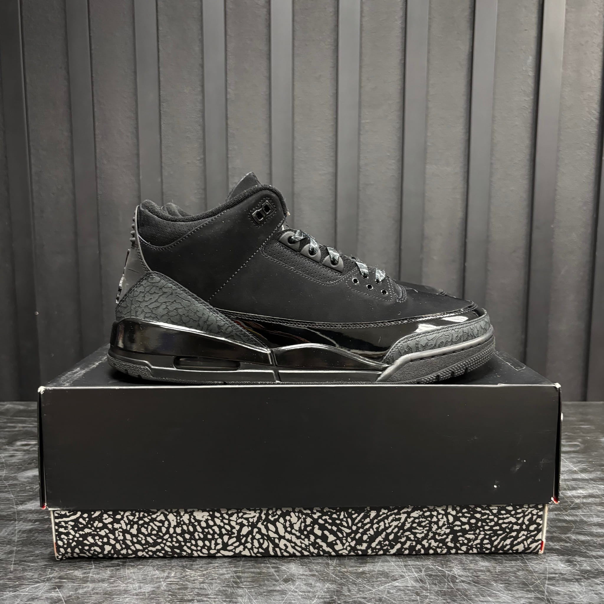 Jordan 3 Retro Black Cat, pre-owned size 13 - Common Hype