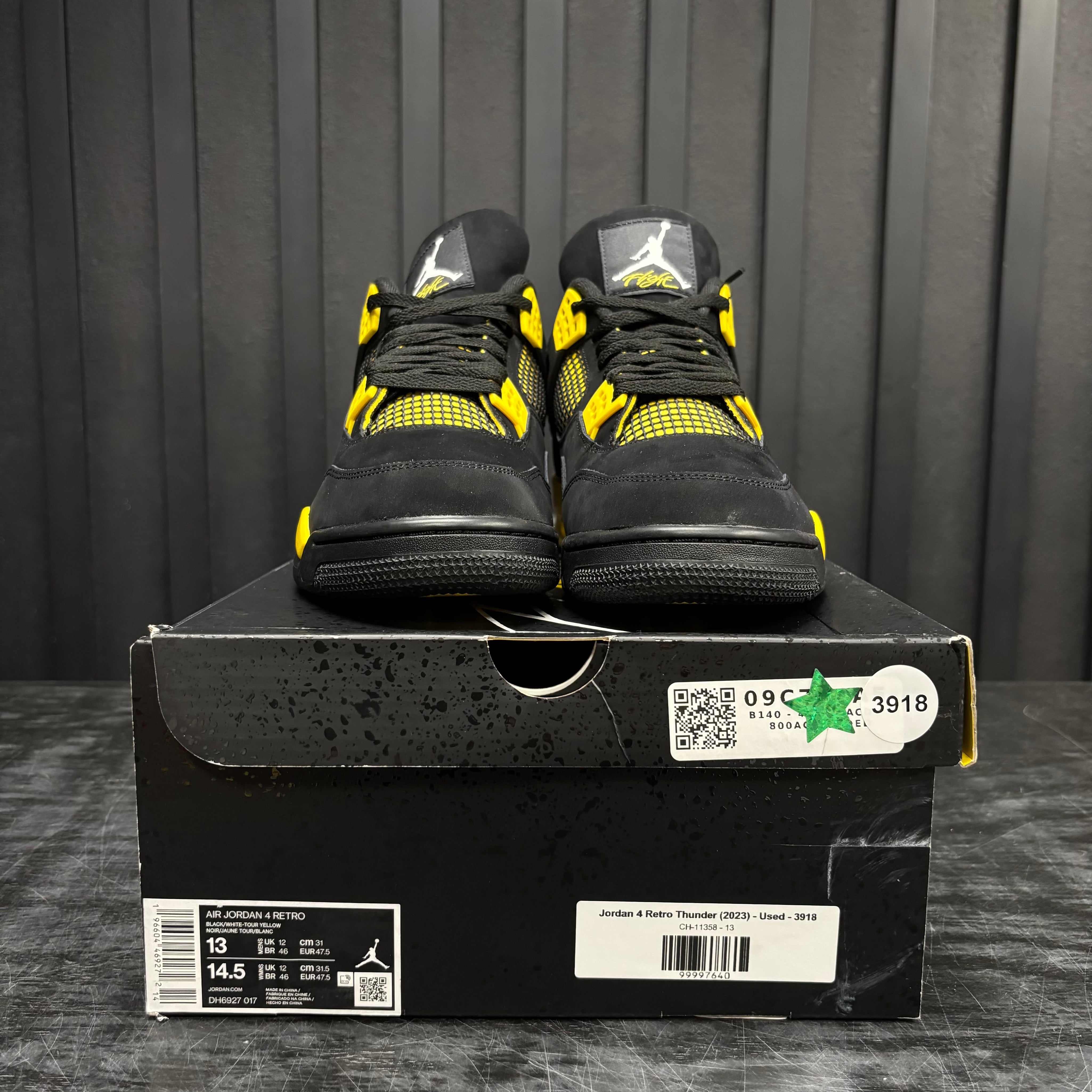 Jordan 4 Retro Thunder (2023) - Used - 3918