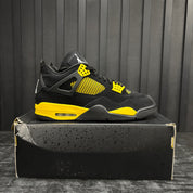 Jordan 4 Retro Thunder (2023) - Used - 3918