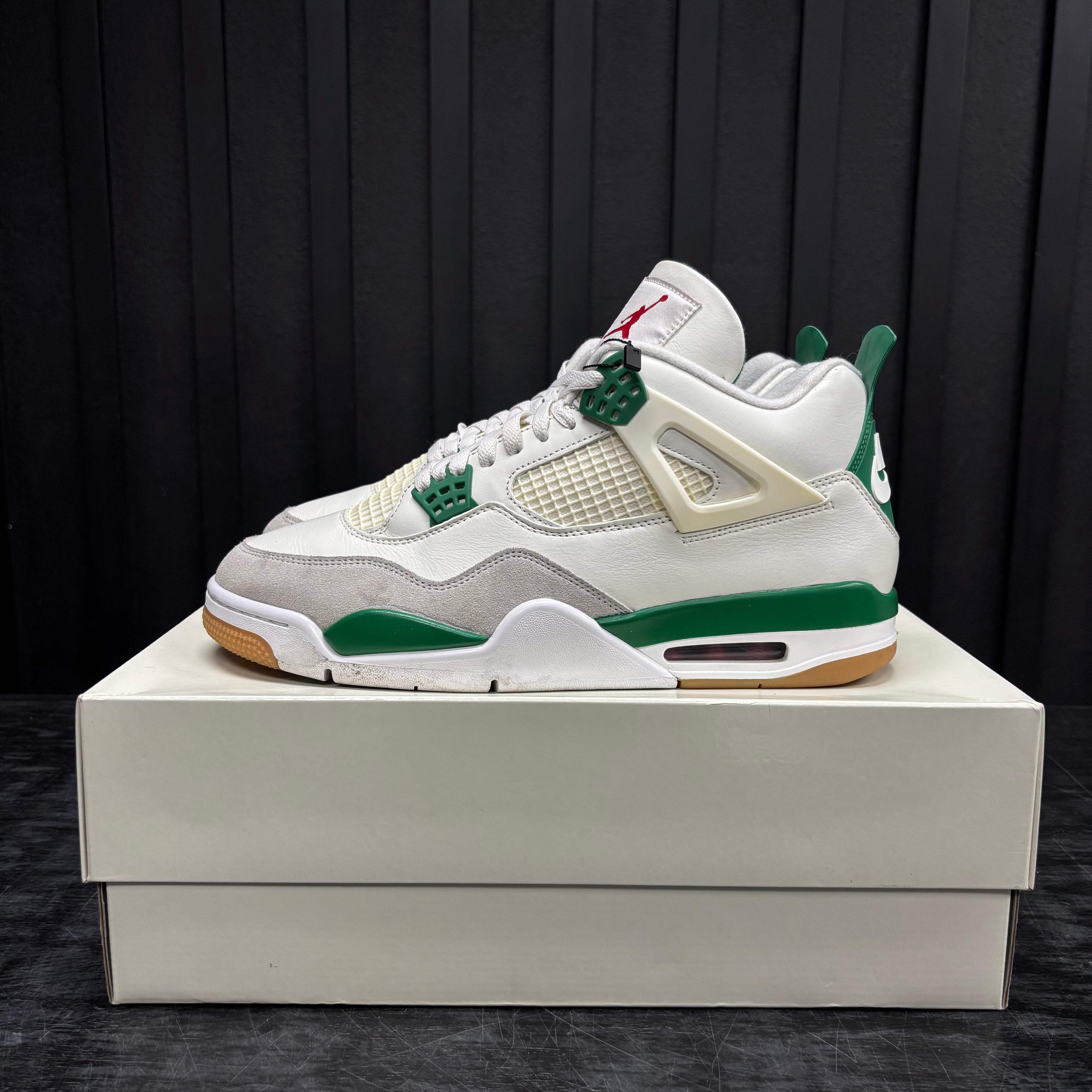 Jordan 4 Retro SB Pine Green - Used - 3907
