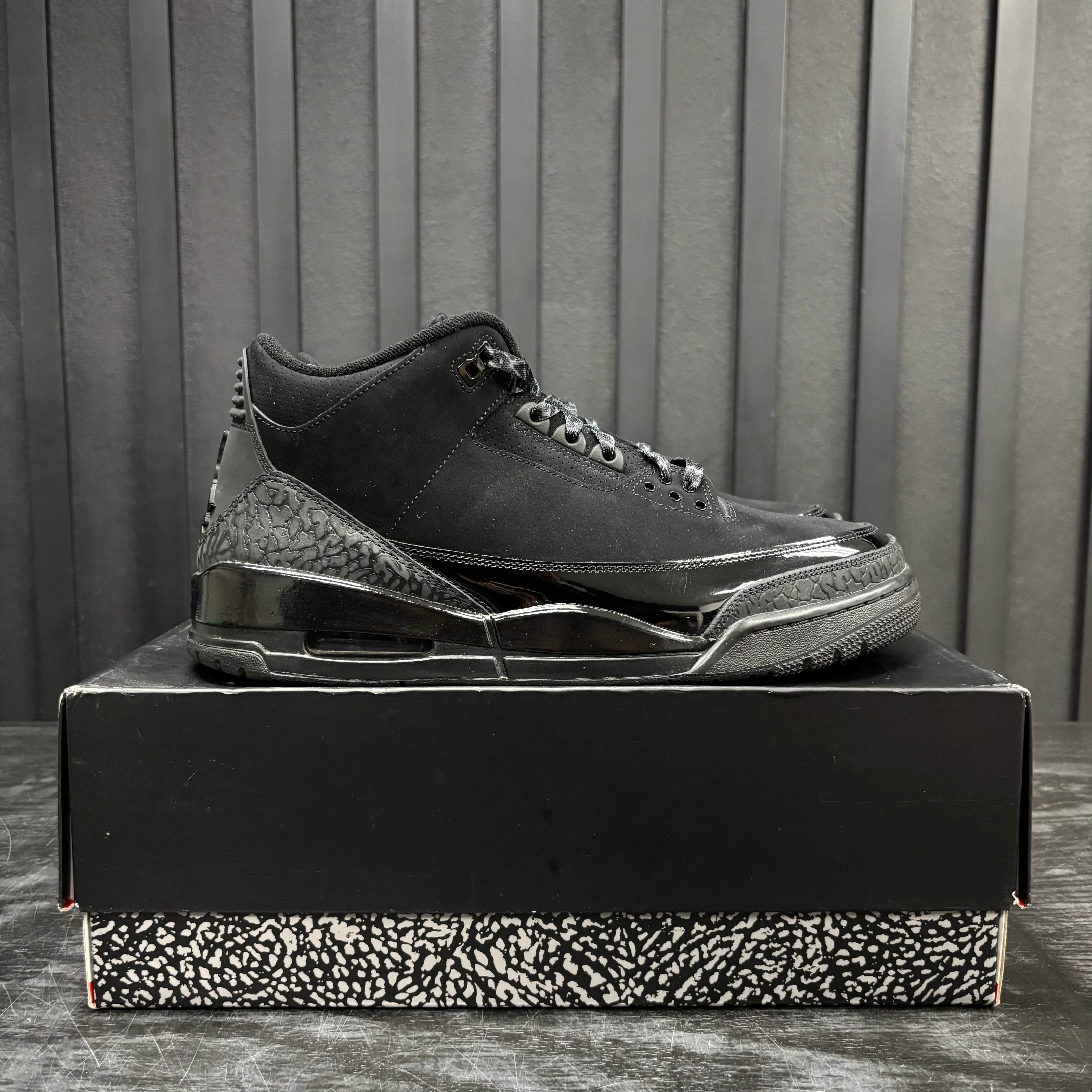 Jordan 3 Retro Black Cat (2025) - Used - 3930