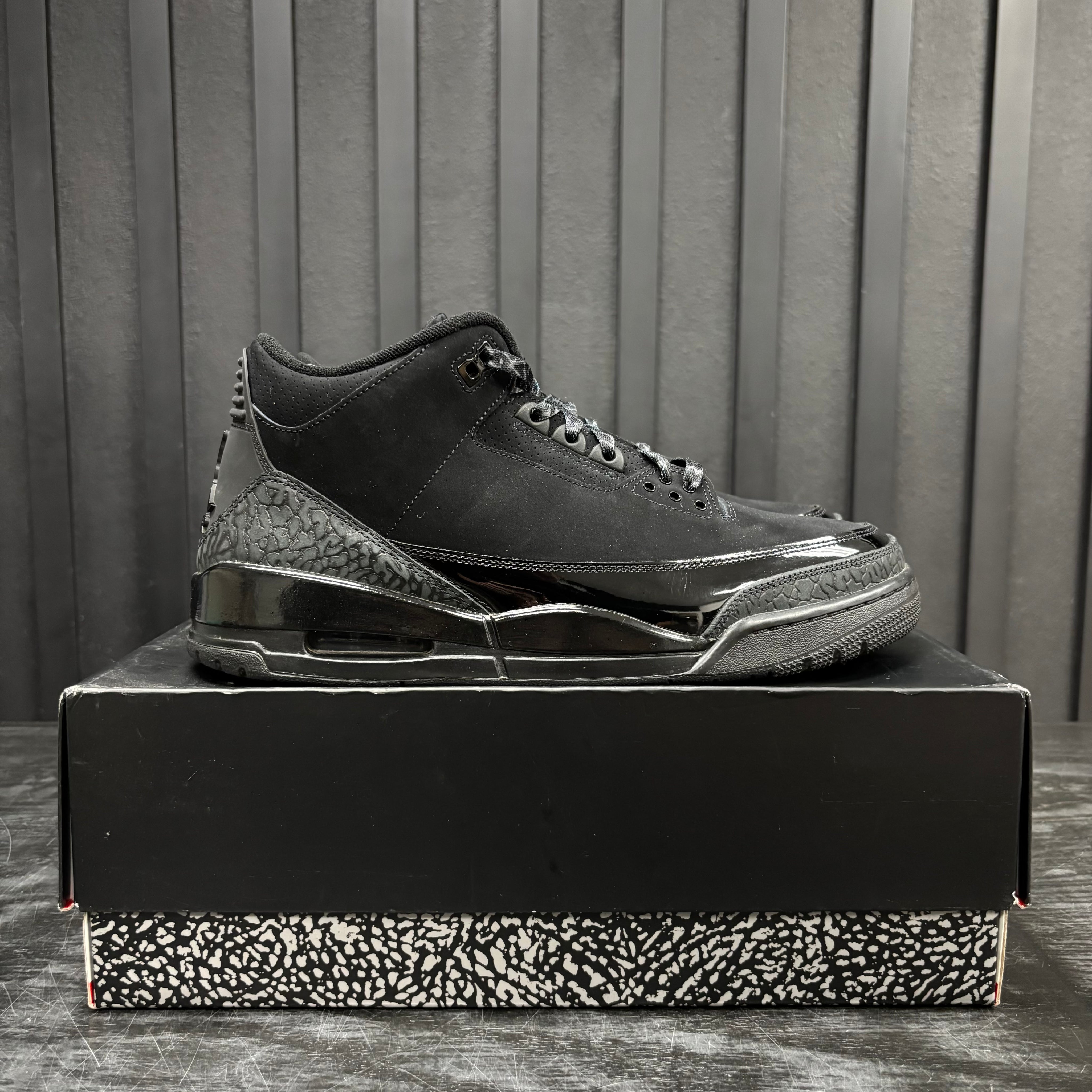 Jordan 3 Retro Black Cat (2025) - Used - 3930