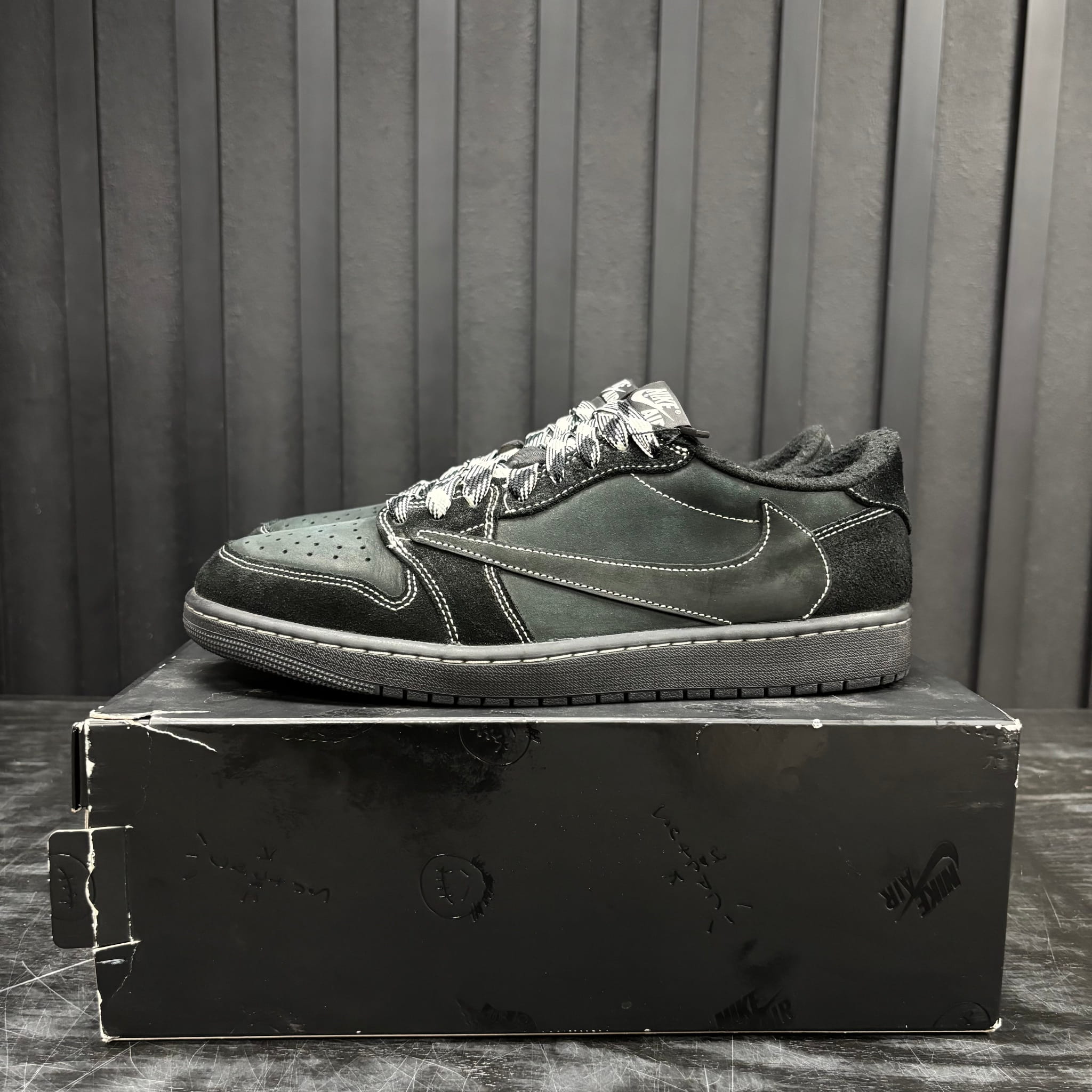 Jordan 1 Retro Low OG SP Travis Scott Black Phantom, pre-owned size 12 - Common Hype