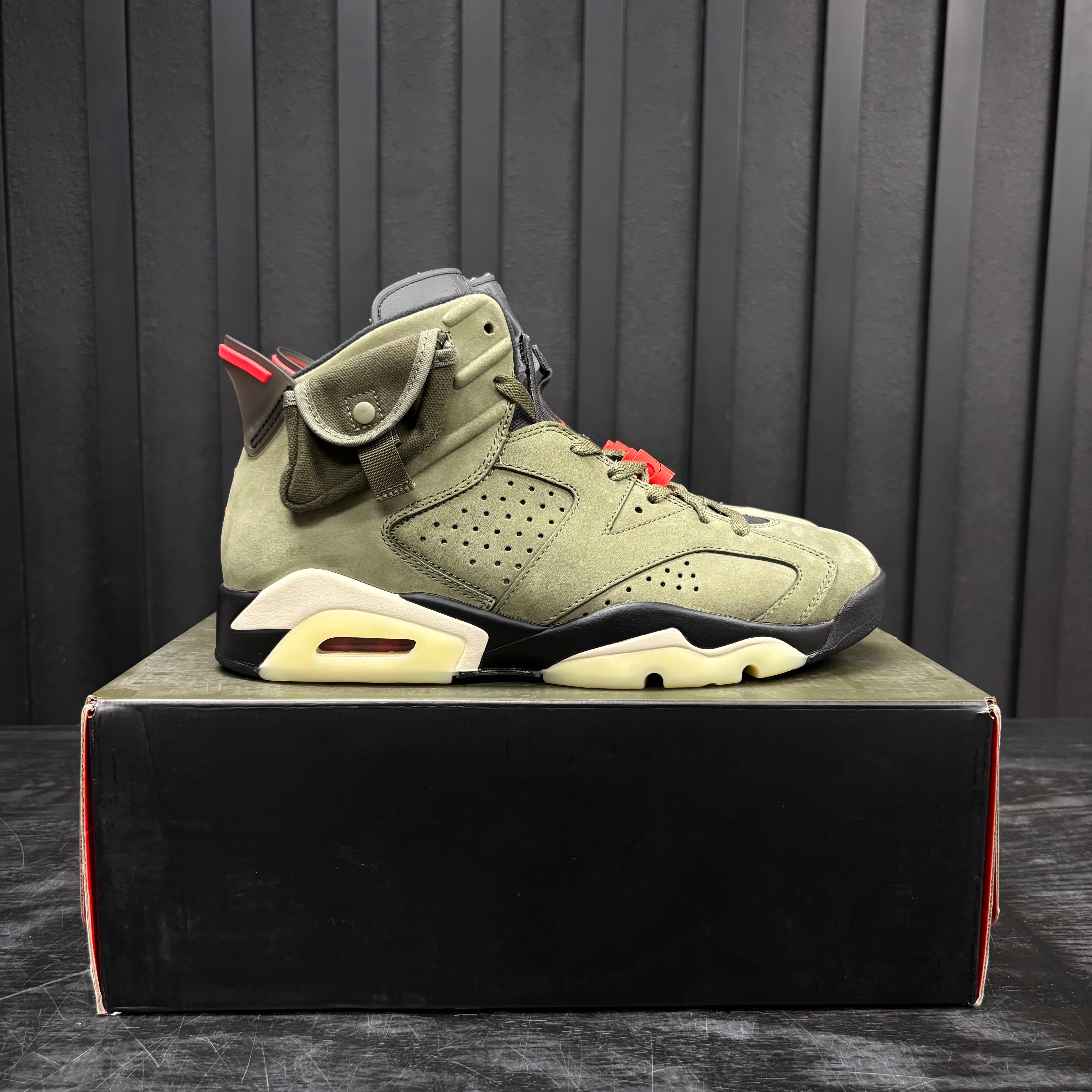 Jordan 6 Retro Travis Scott - Used - 1981