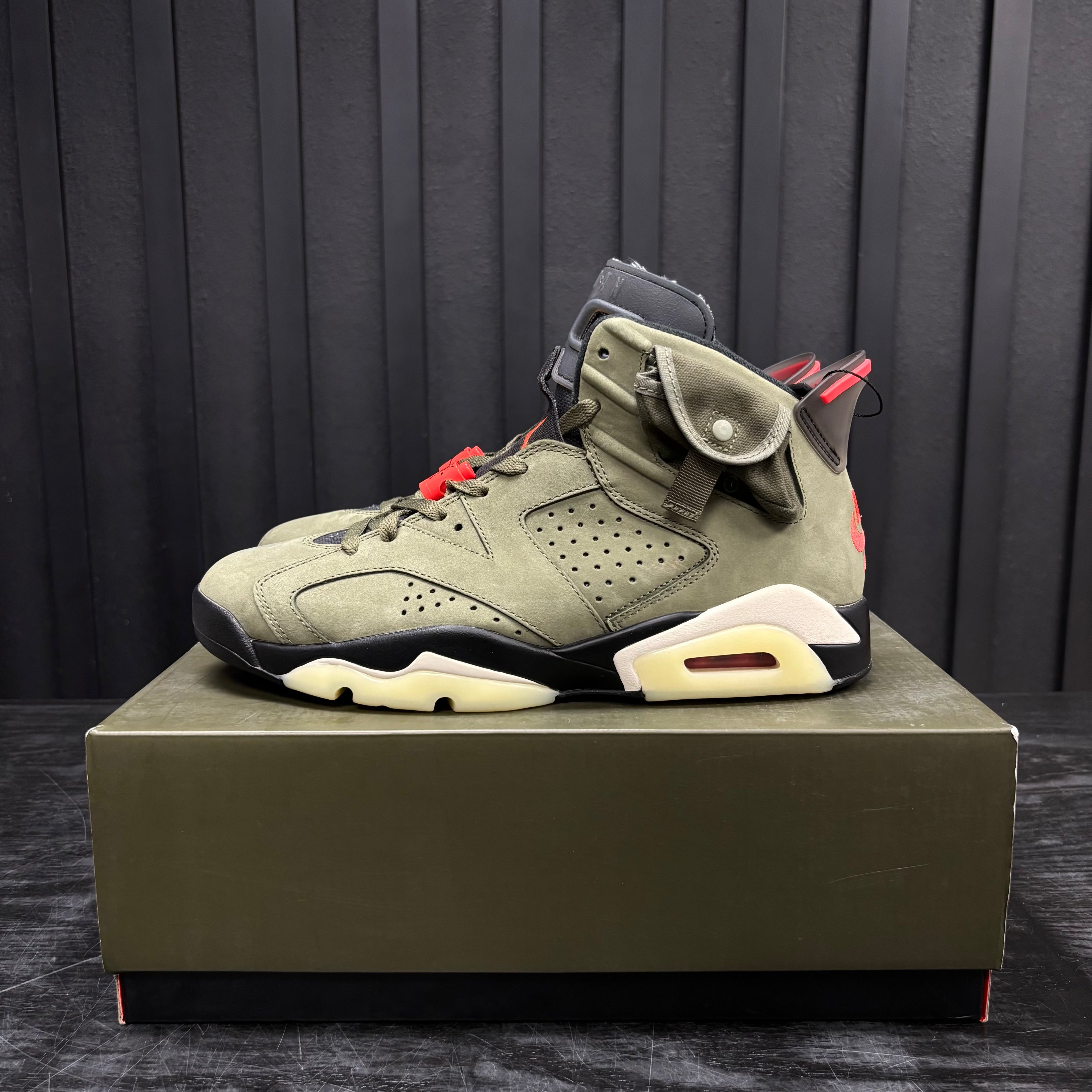 Jordan 6 Retro Travis Scott - Used - 1981