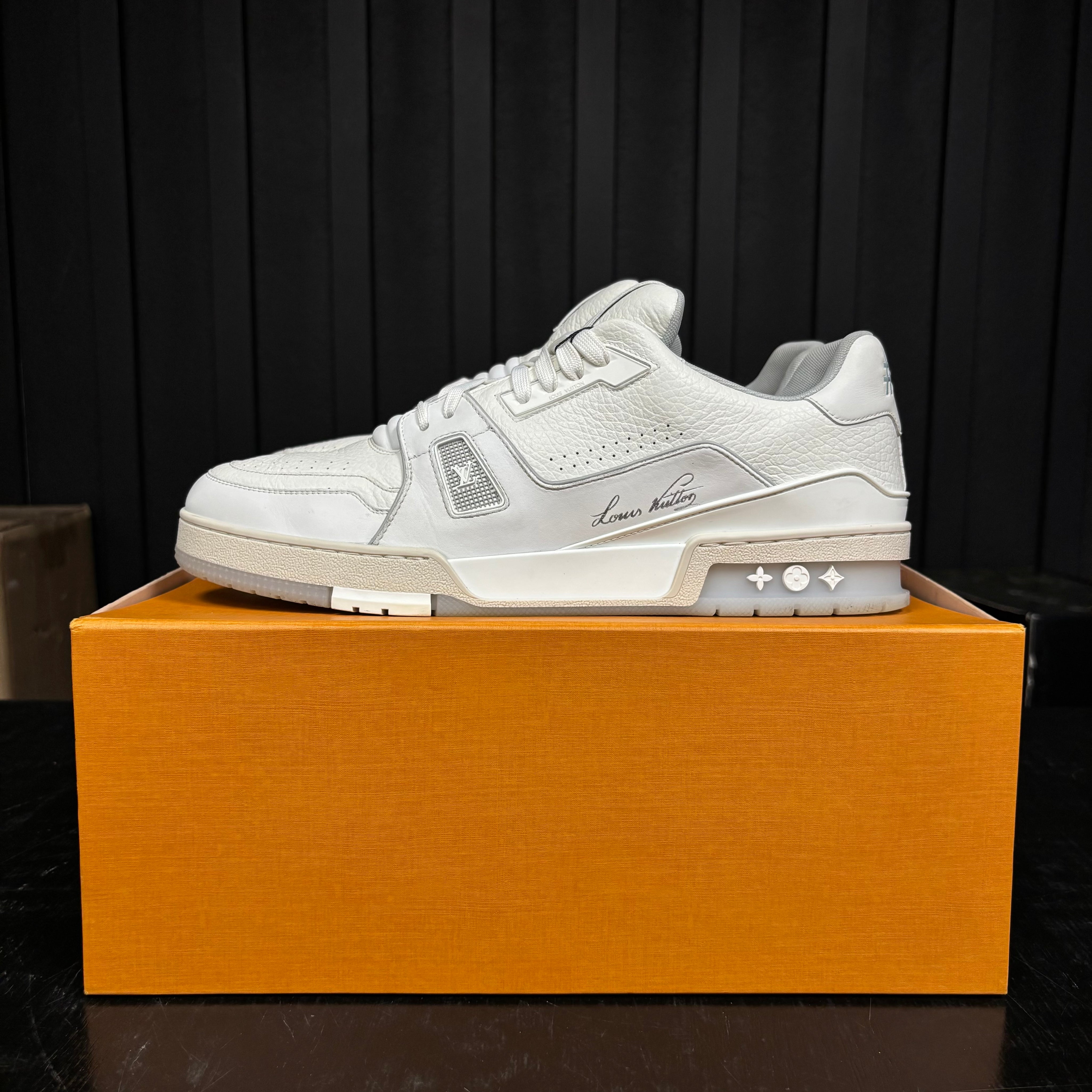 Louis Vuitton Trainer White Signature - Used - 3963
