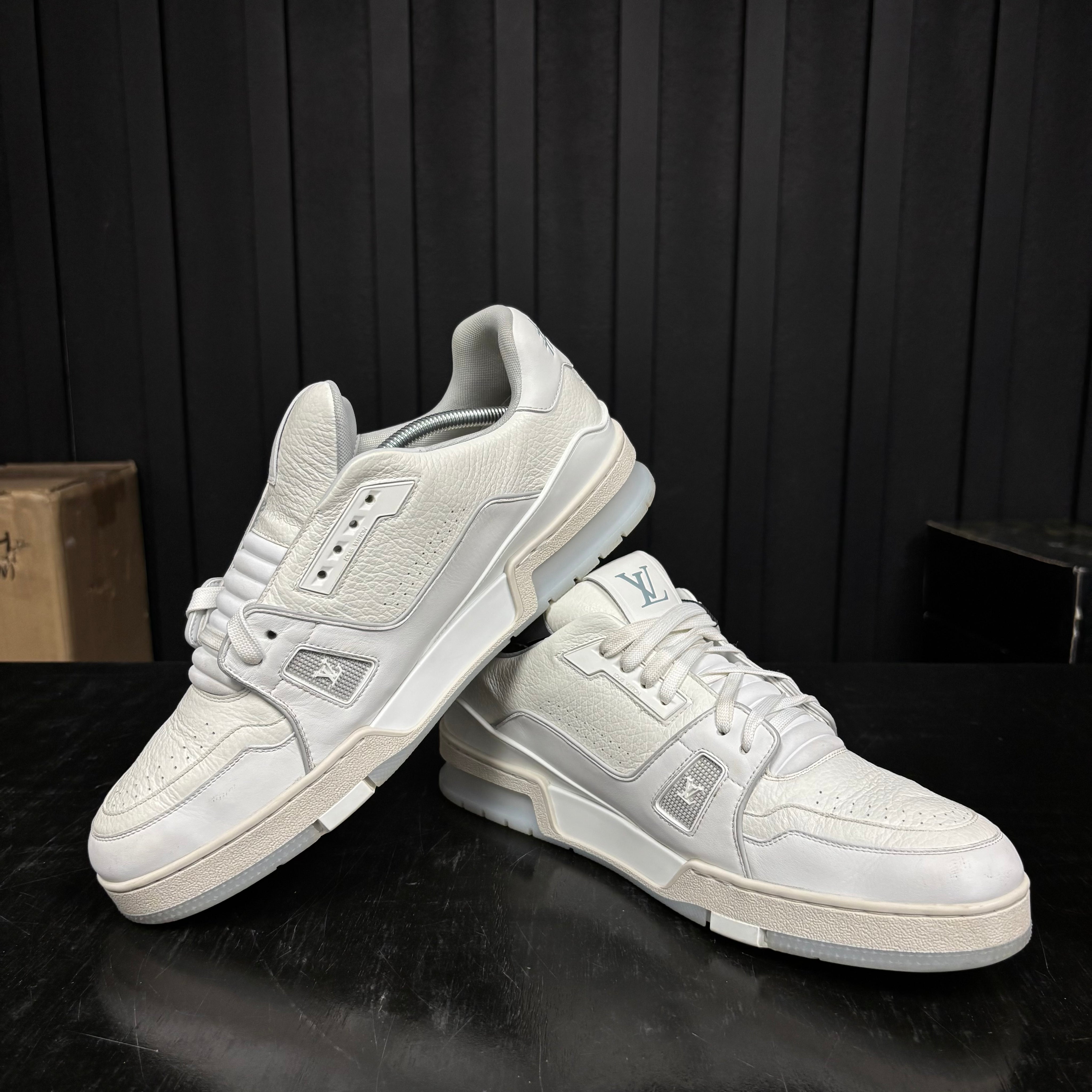 Louis Vuitton Trainer White Signature - Used - 3963