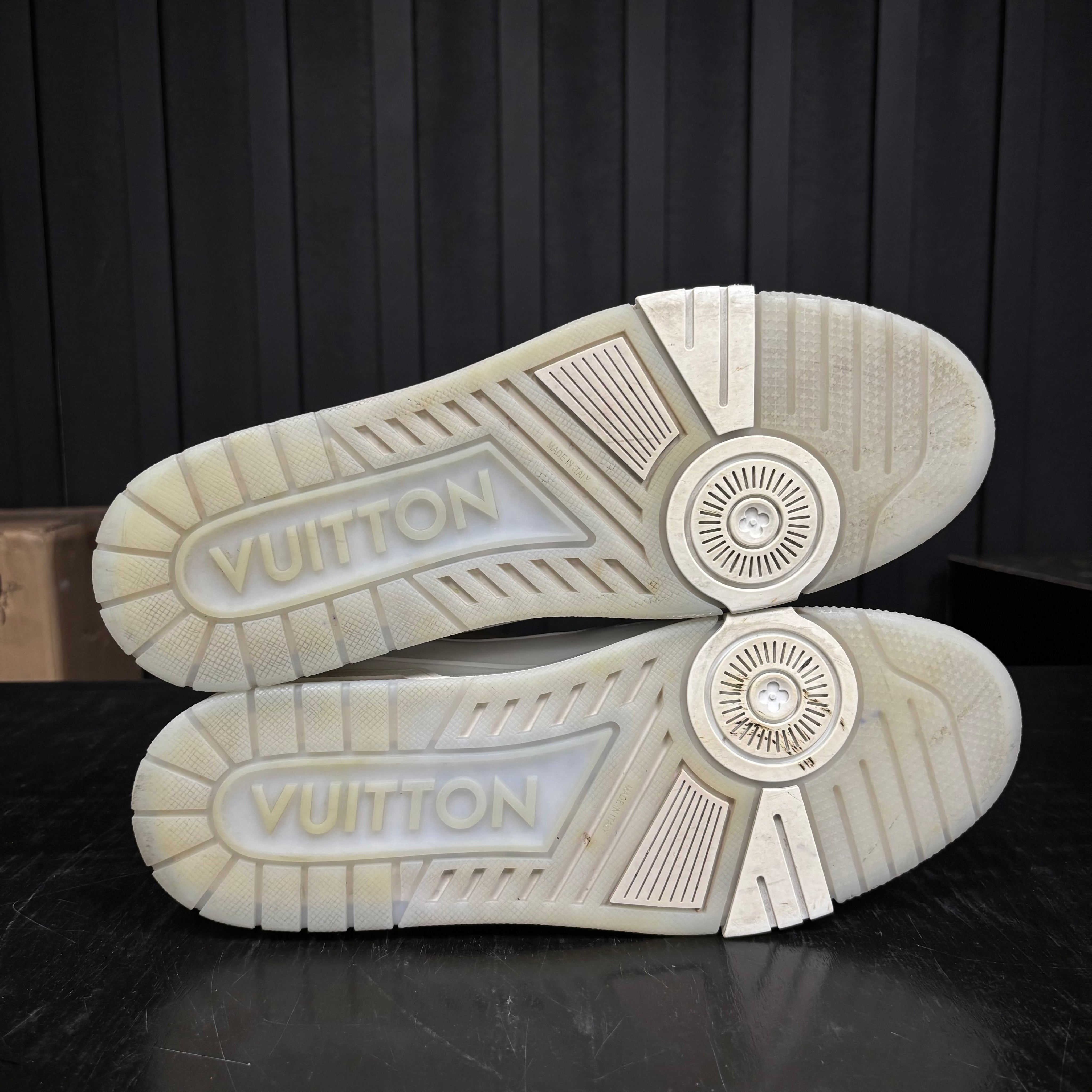 Louis Vuitton Trainer White Signature - Used - 3963