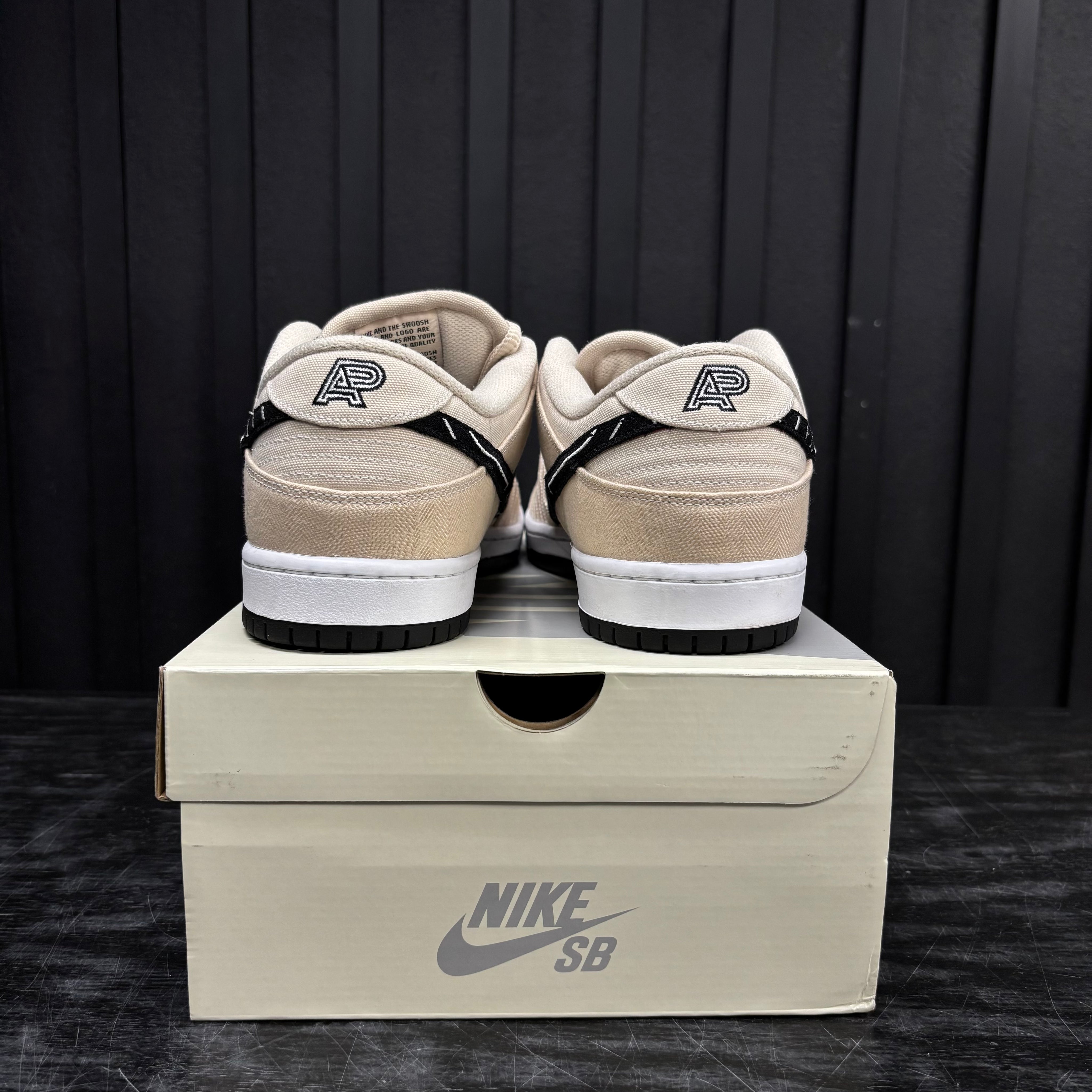 Nike SB Dunk Low Albino & Preto - Used - 4550