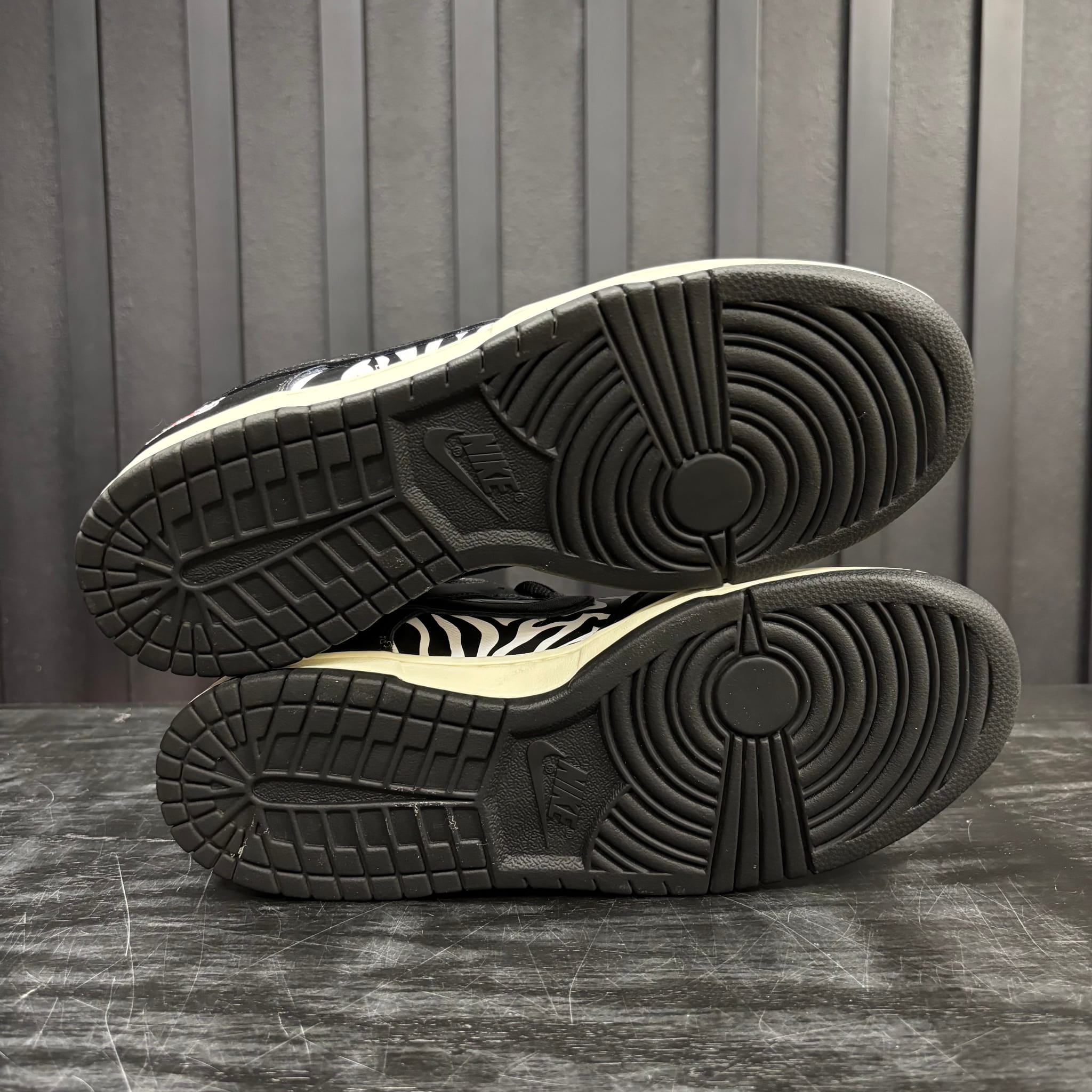 Nike SB Dunk Low OG QS Quartersnacks Zebra - Used 4554