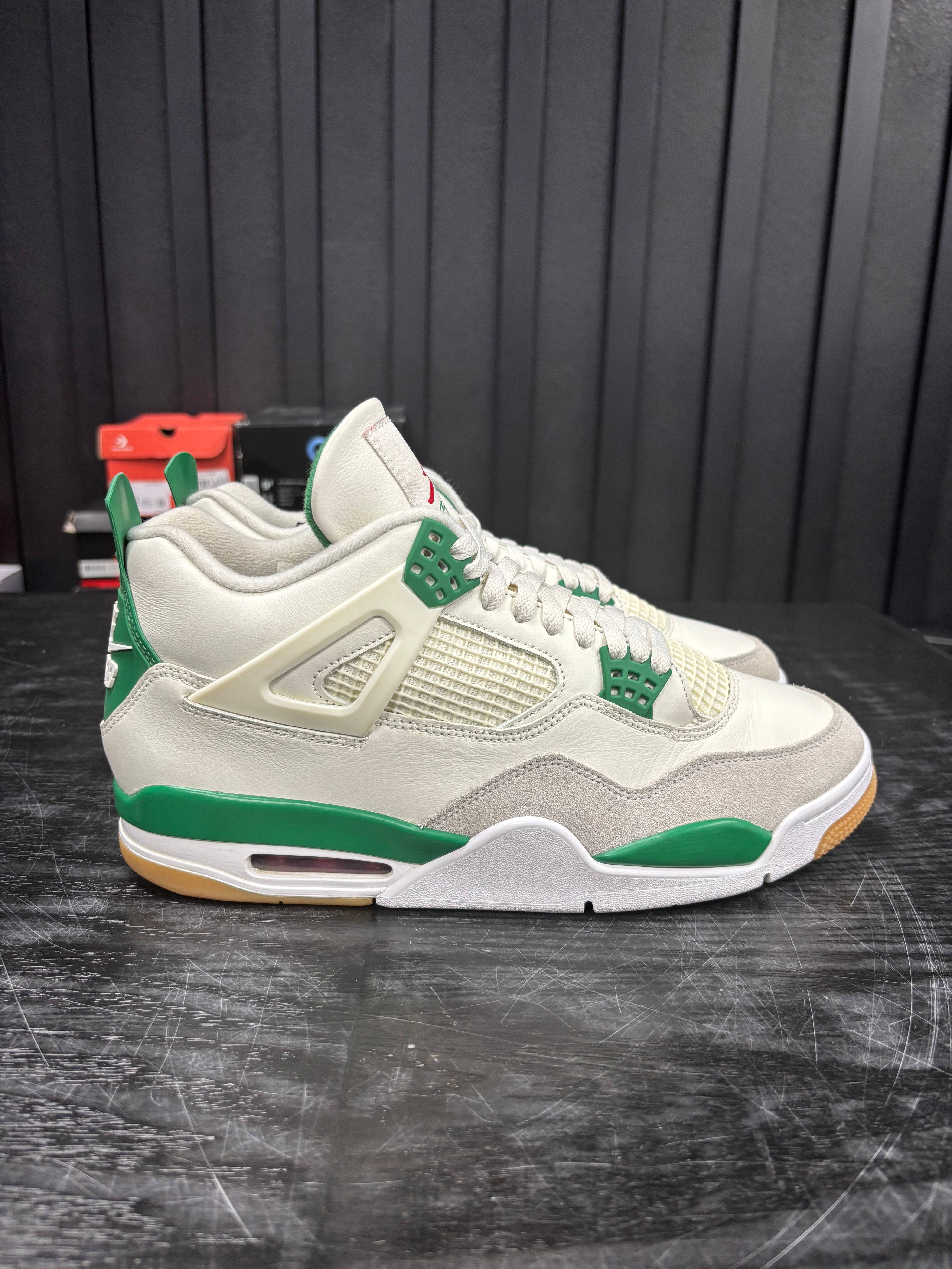 Jordan 4 Retro SB Pine Green - Used - 1736