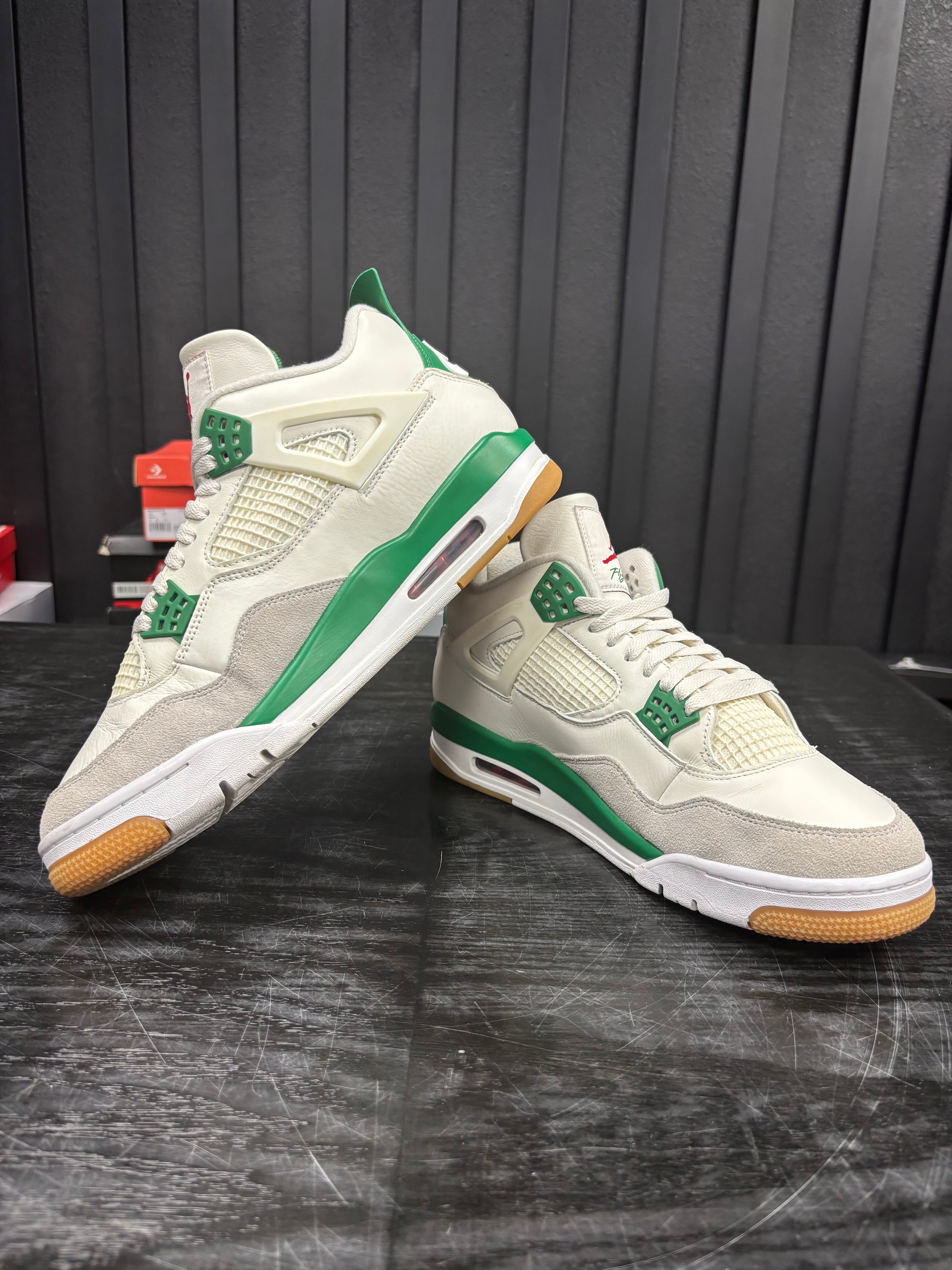 Jordan 4 Retro SB Pine Green - Used - 1736