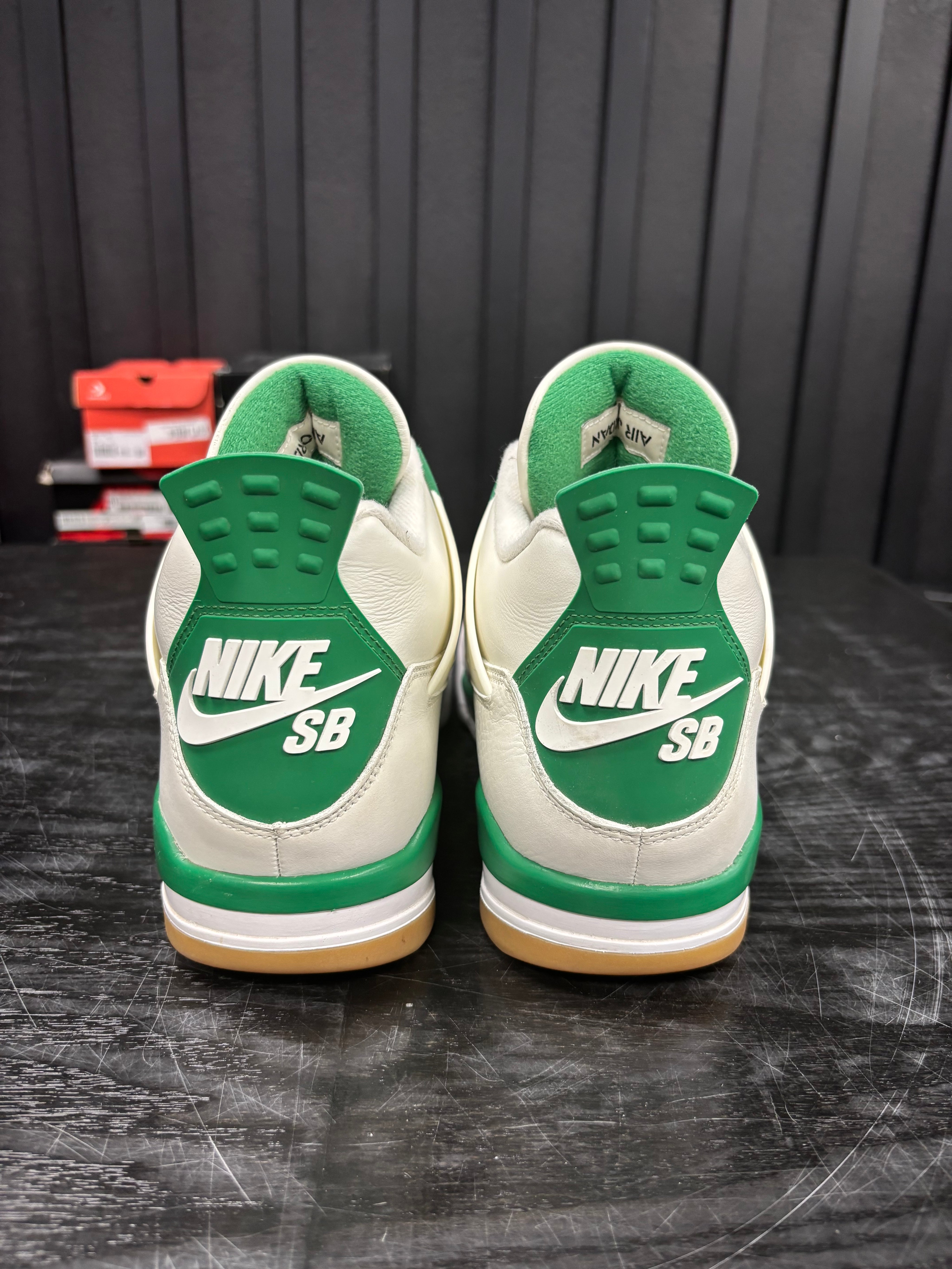Jordan 4 Retro SB Pine Green - Used - 1736
