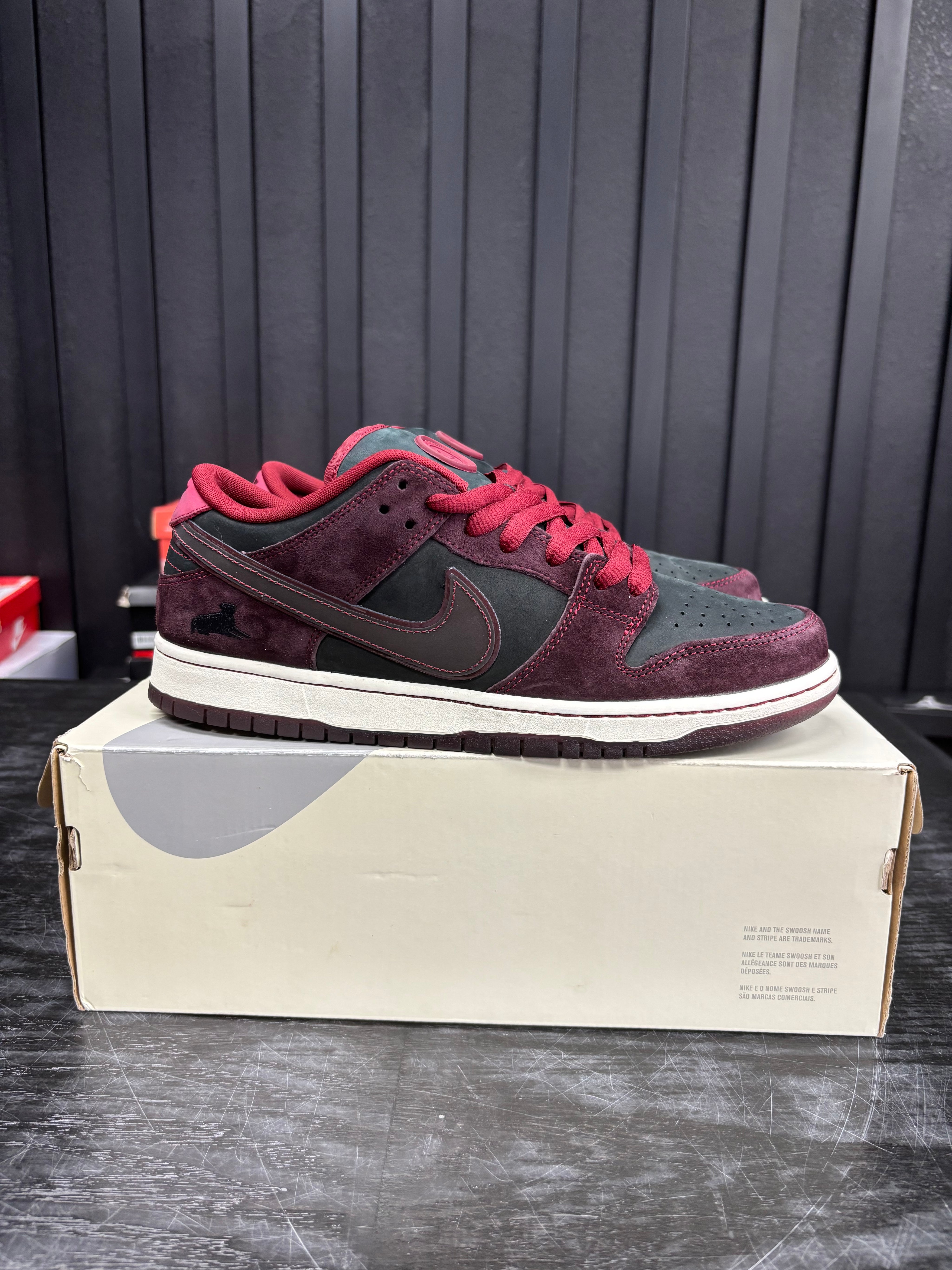 Nike SB Dunk Low Riot Skateshop - Used - 4389