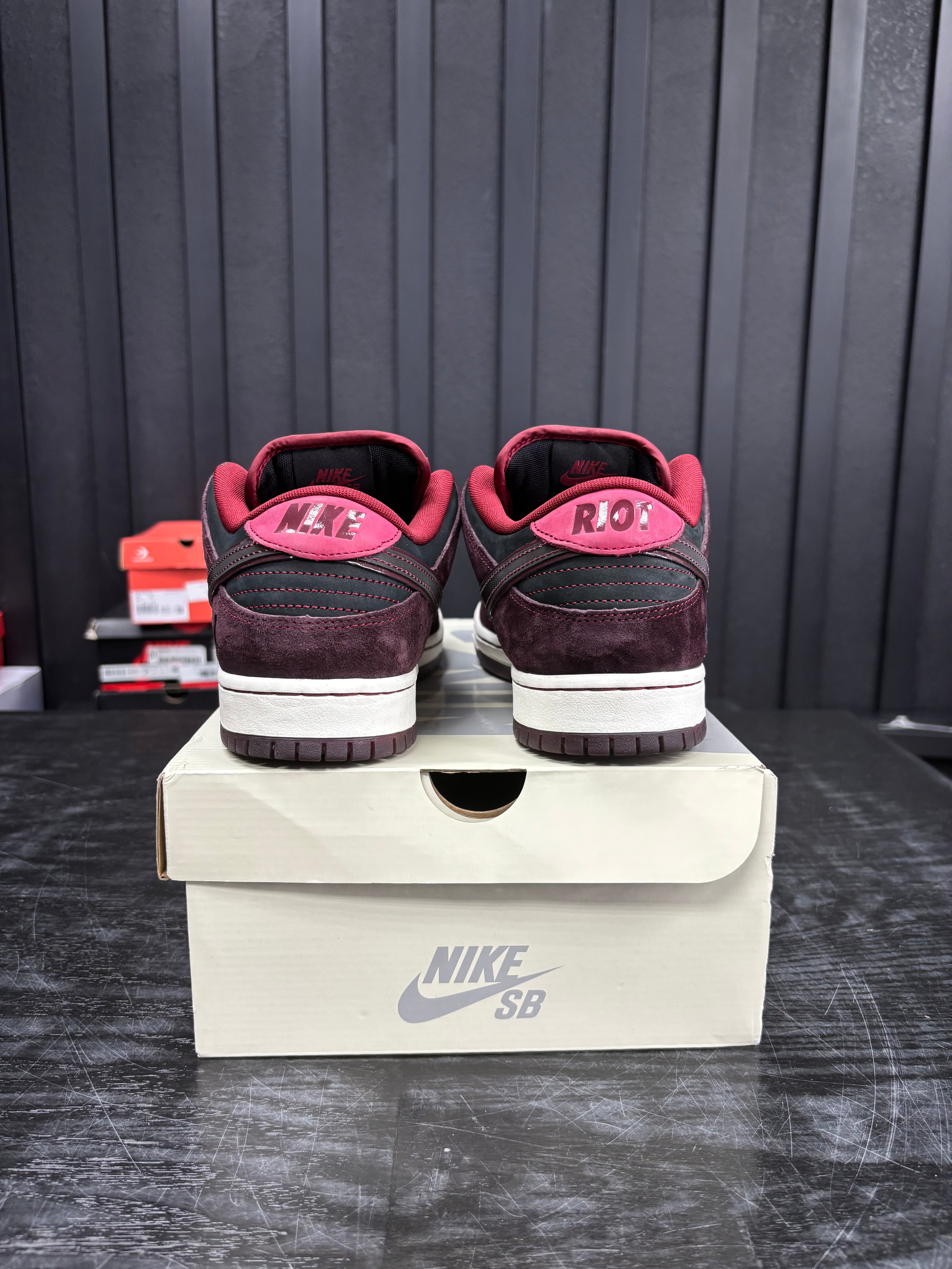 Nike SB Dunk Low Riot Skateshop - Used - 4389