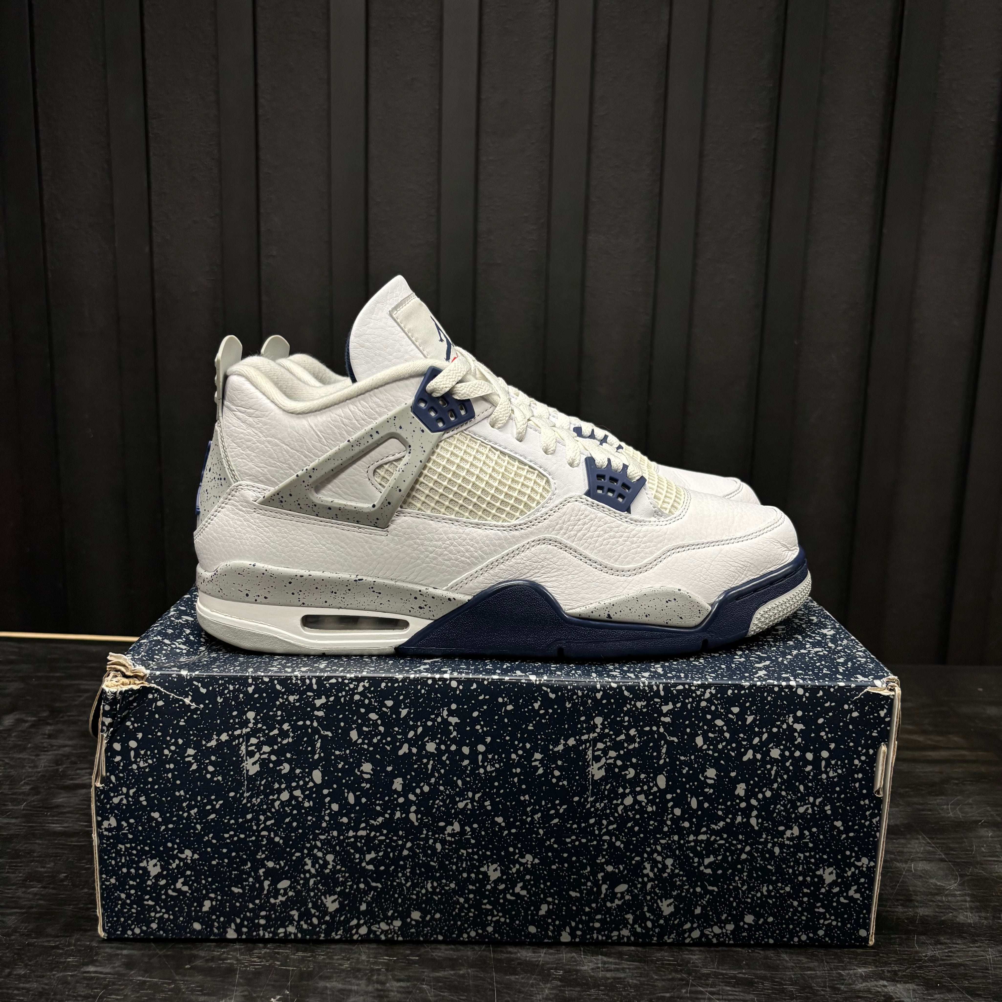 Jordan 4 Retro Midnight Navy - Used - 3840