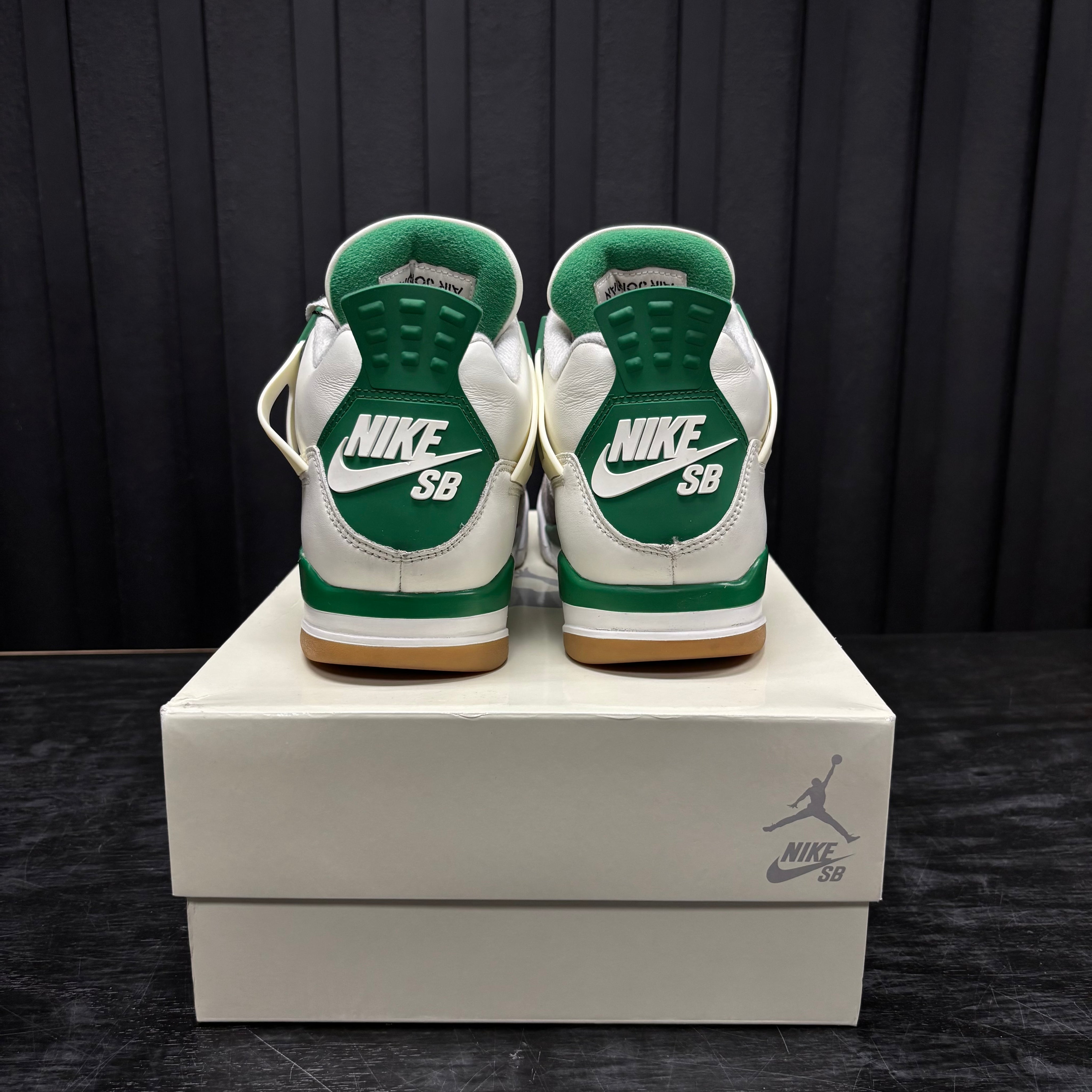 Jordan 4 Retro SB Pine Green - Used - 1848