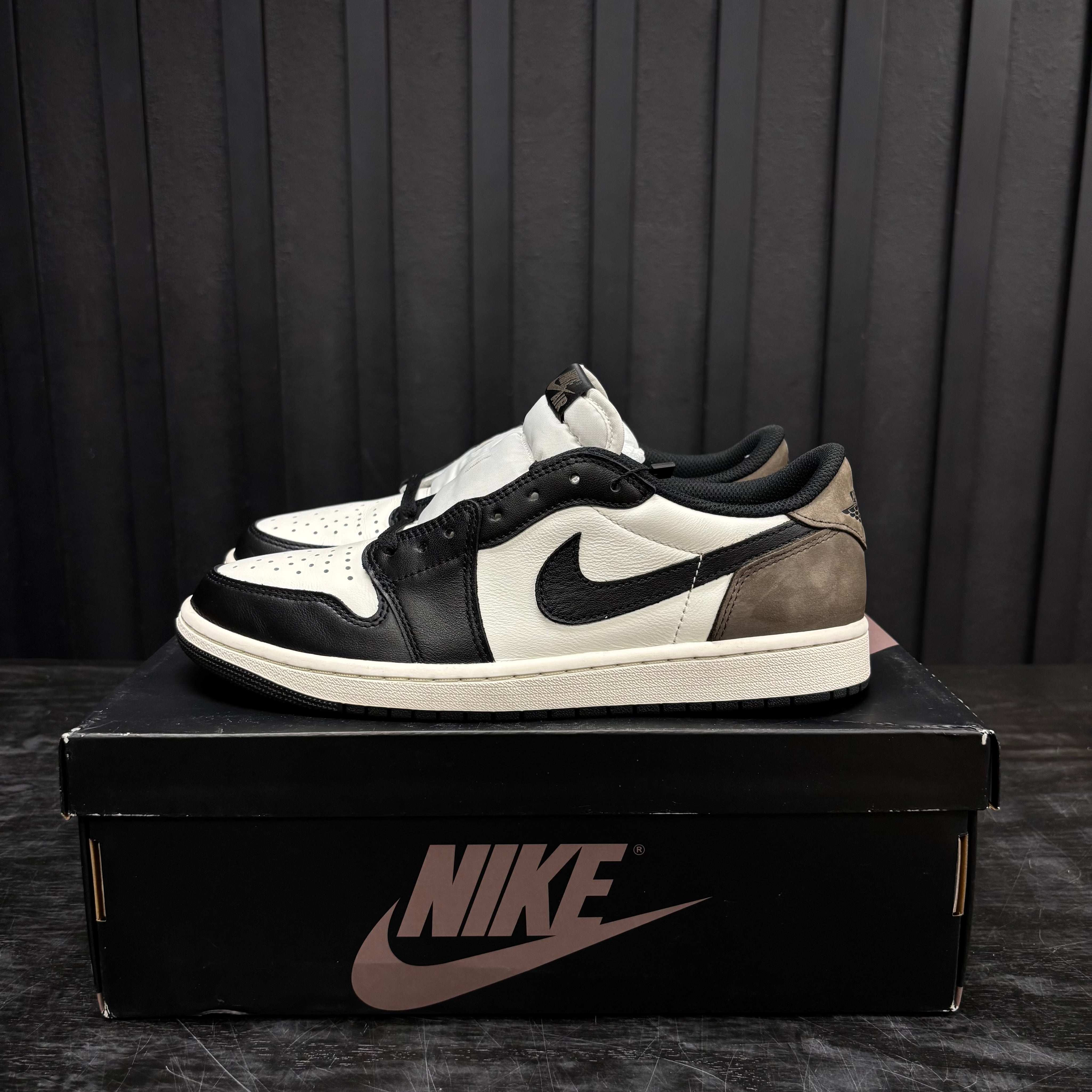 Jordan 1 Retro Low OG Mocha - Used - 1866