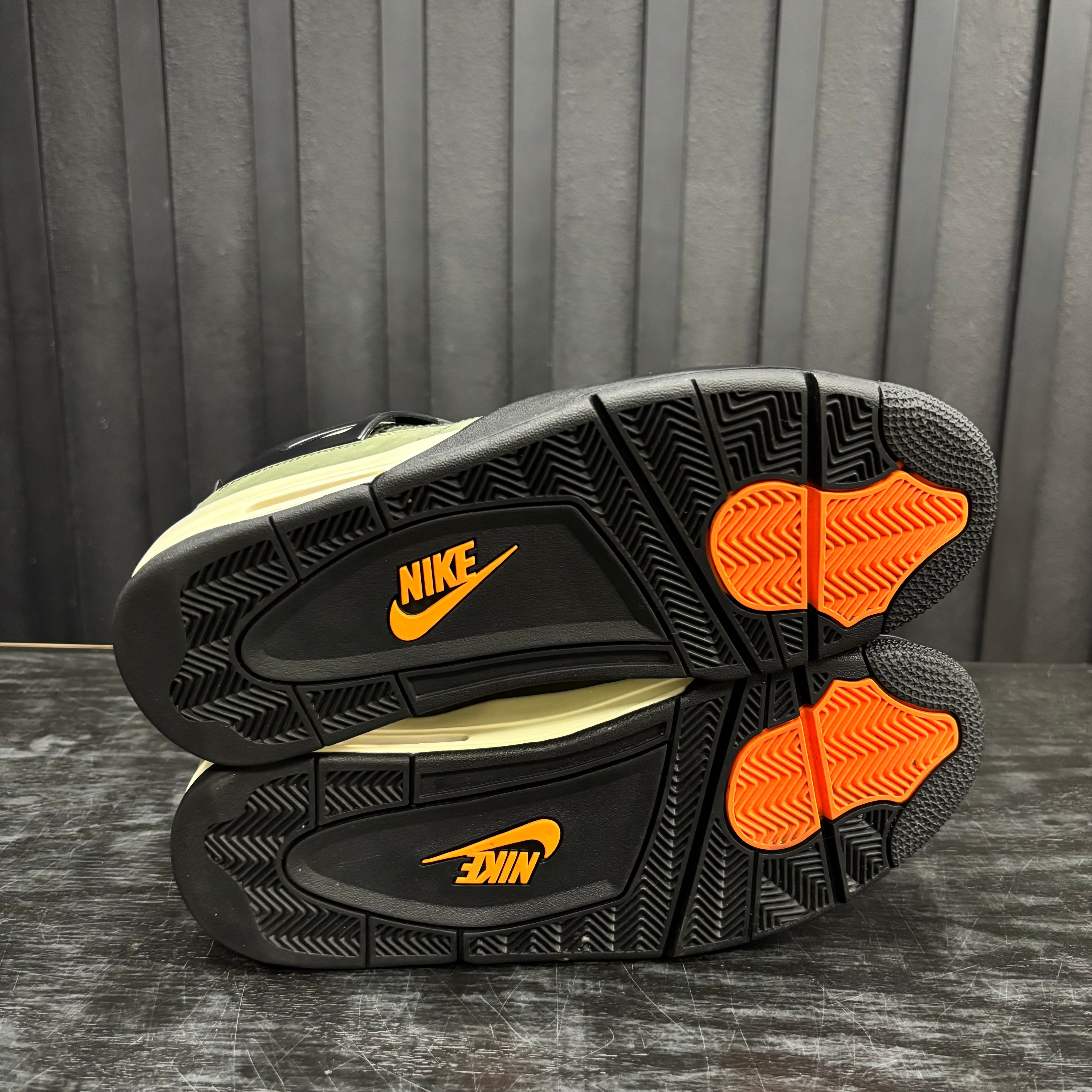 Jordan 4 Retro OG SP Undefeated (2025) - Used - 3820
