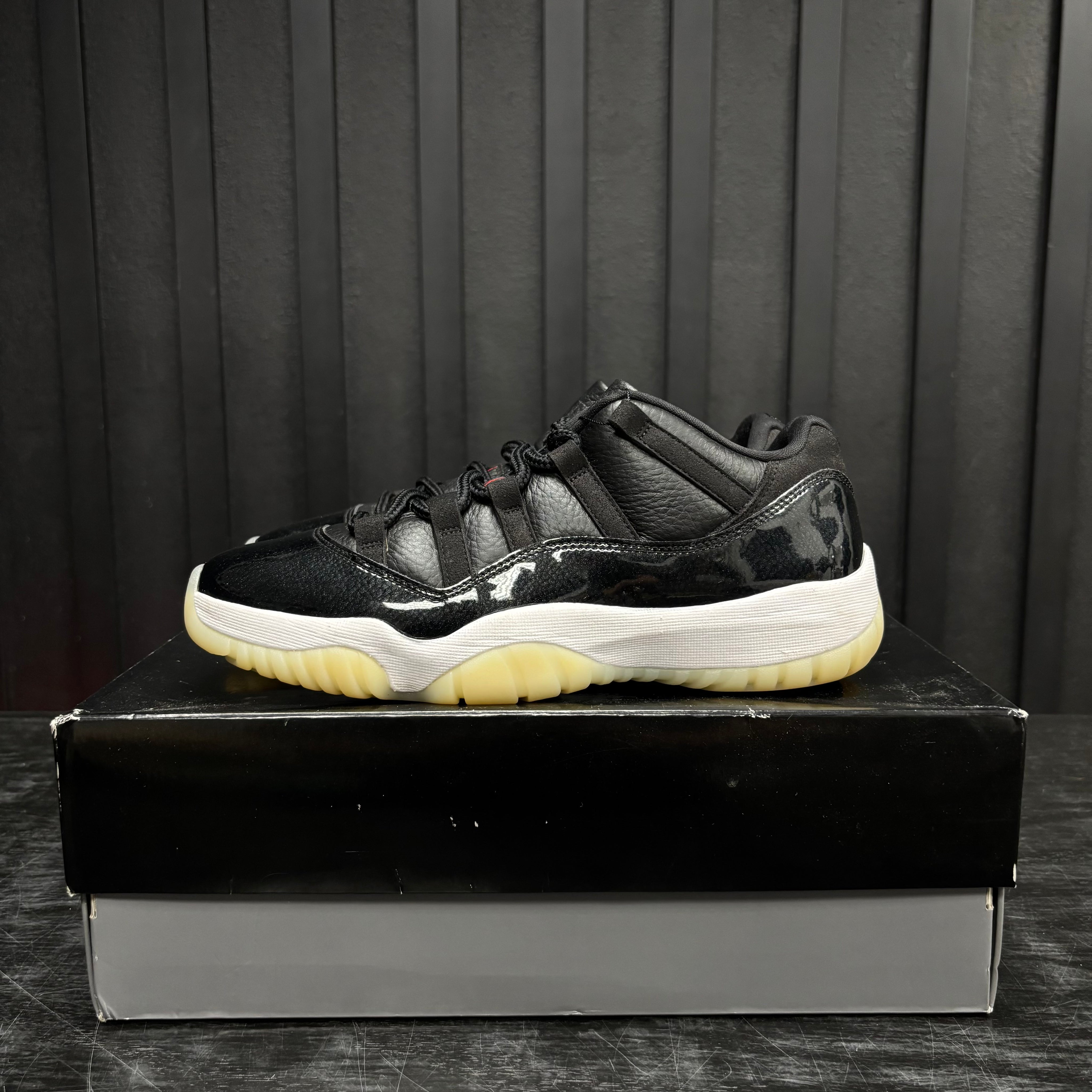 Jordan 11 Retro Low 72-10 - Used - 1867