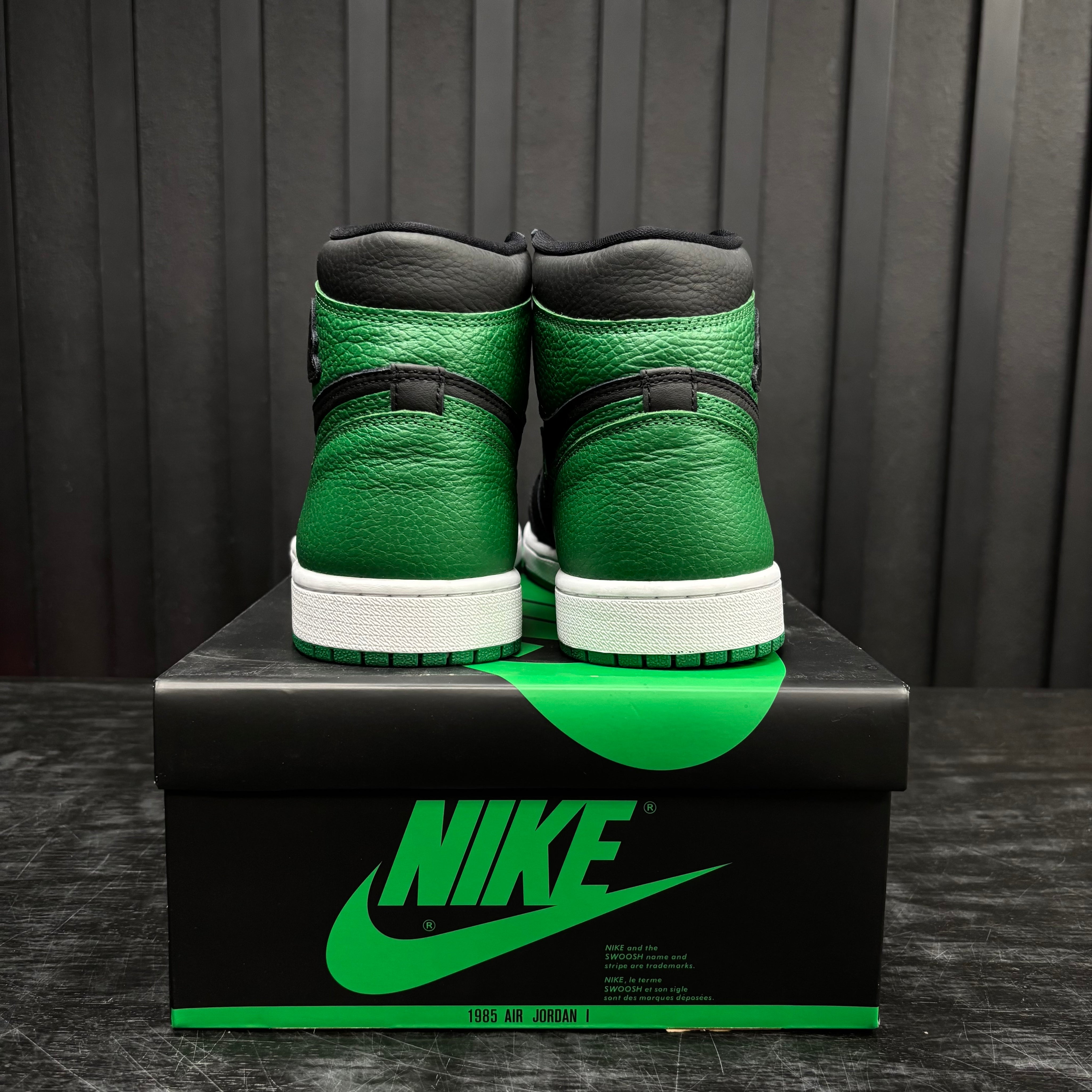 Jordan 1 Retro High Pine Green Black - Used - 1857
