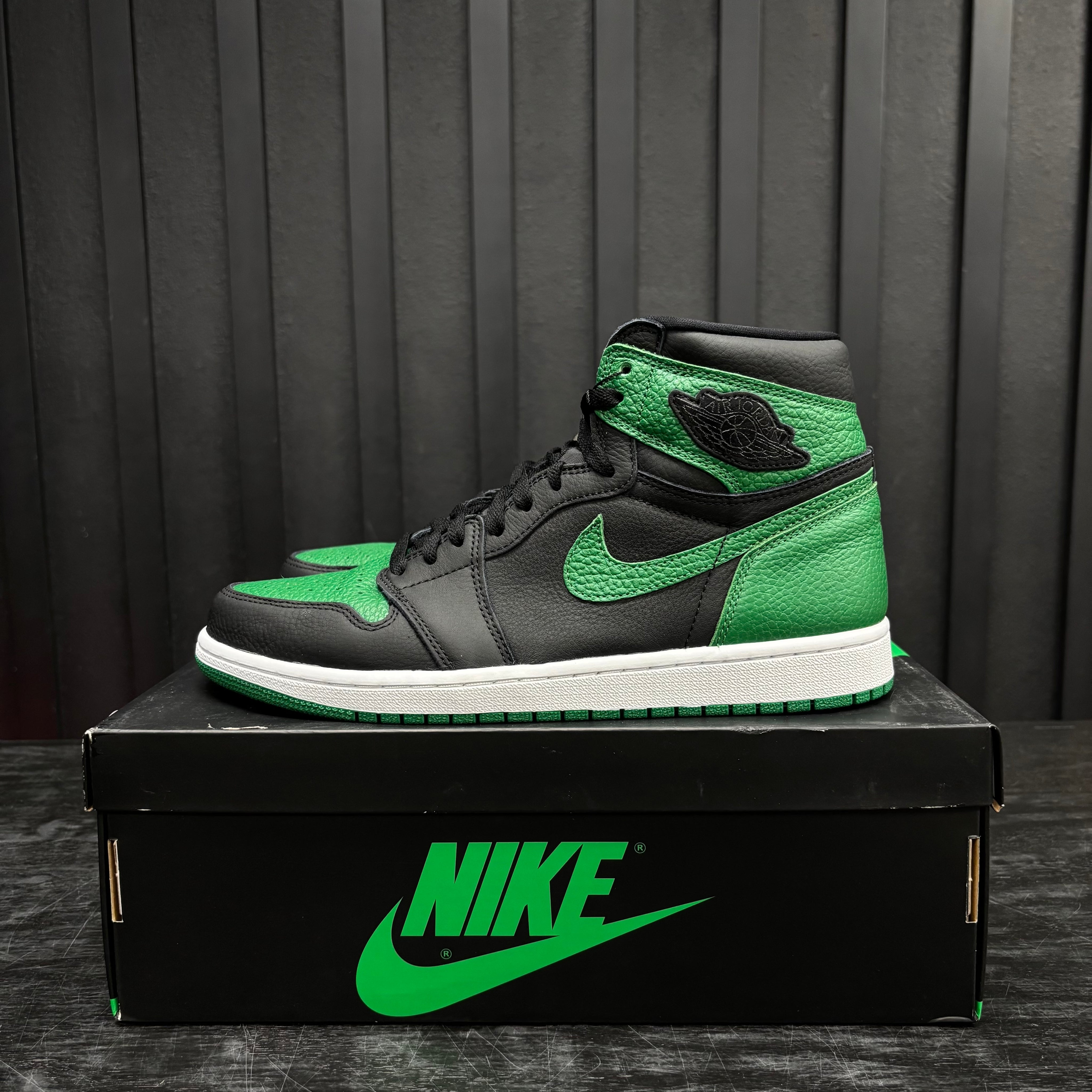 Jordan 1 Retro High Pine Green Black - Used - 1857
