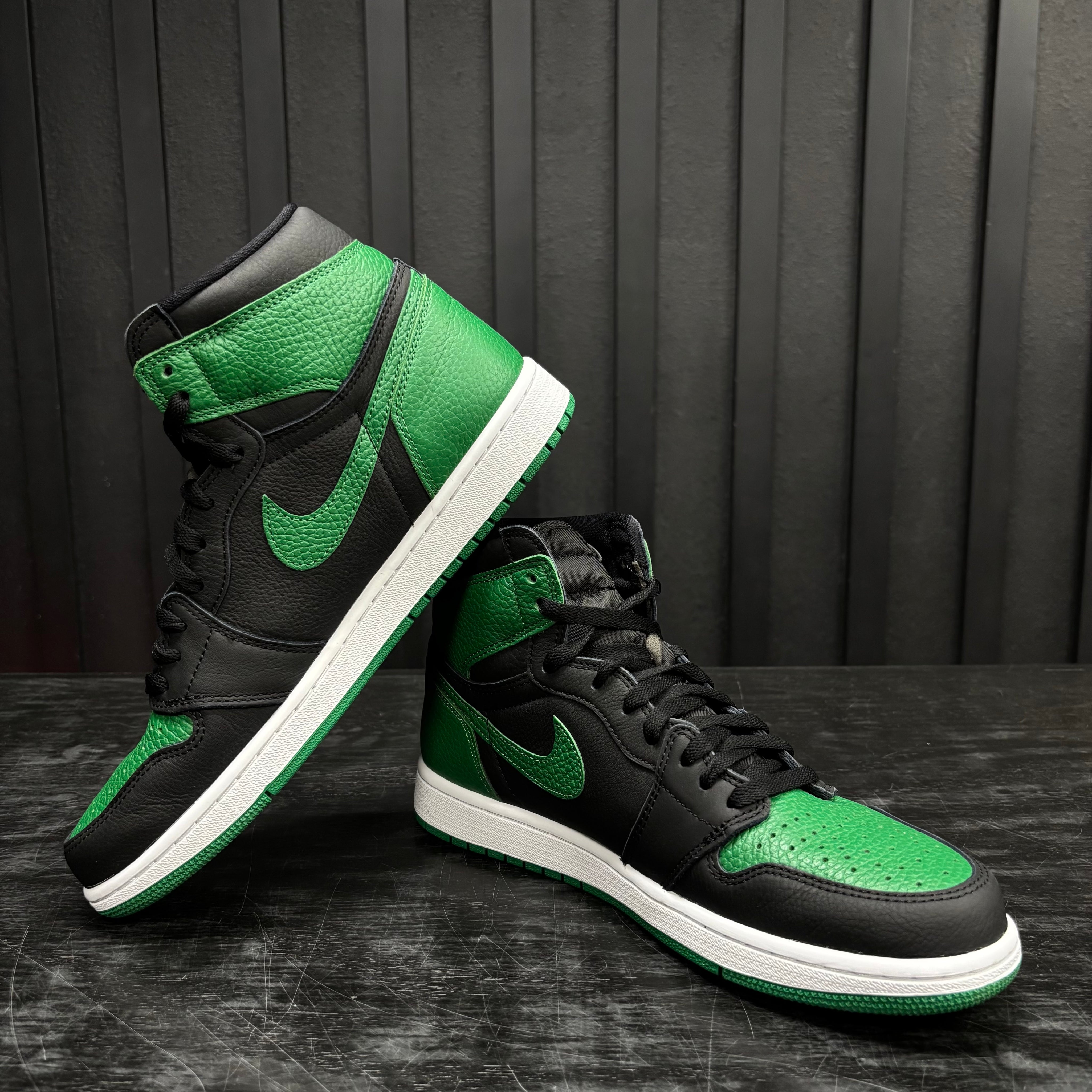 Jordan 1 Retro High Pine Green Black - Used - 1857
