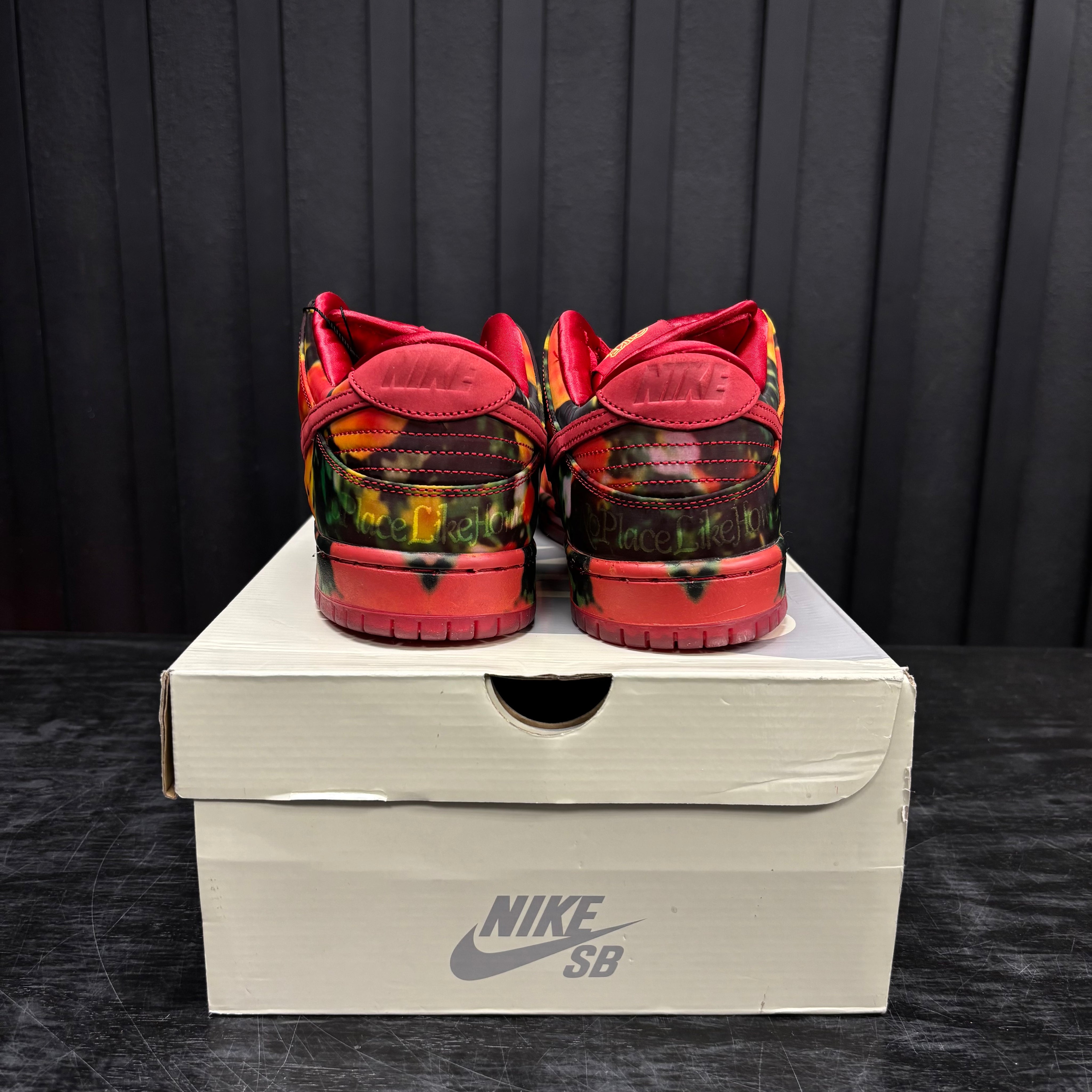 Nike SB Dunk Low The Wizard of Oz Poppy Field - Used - 3819