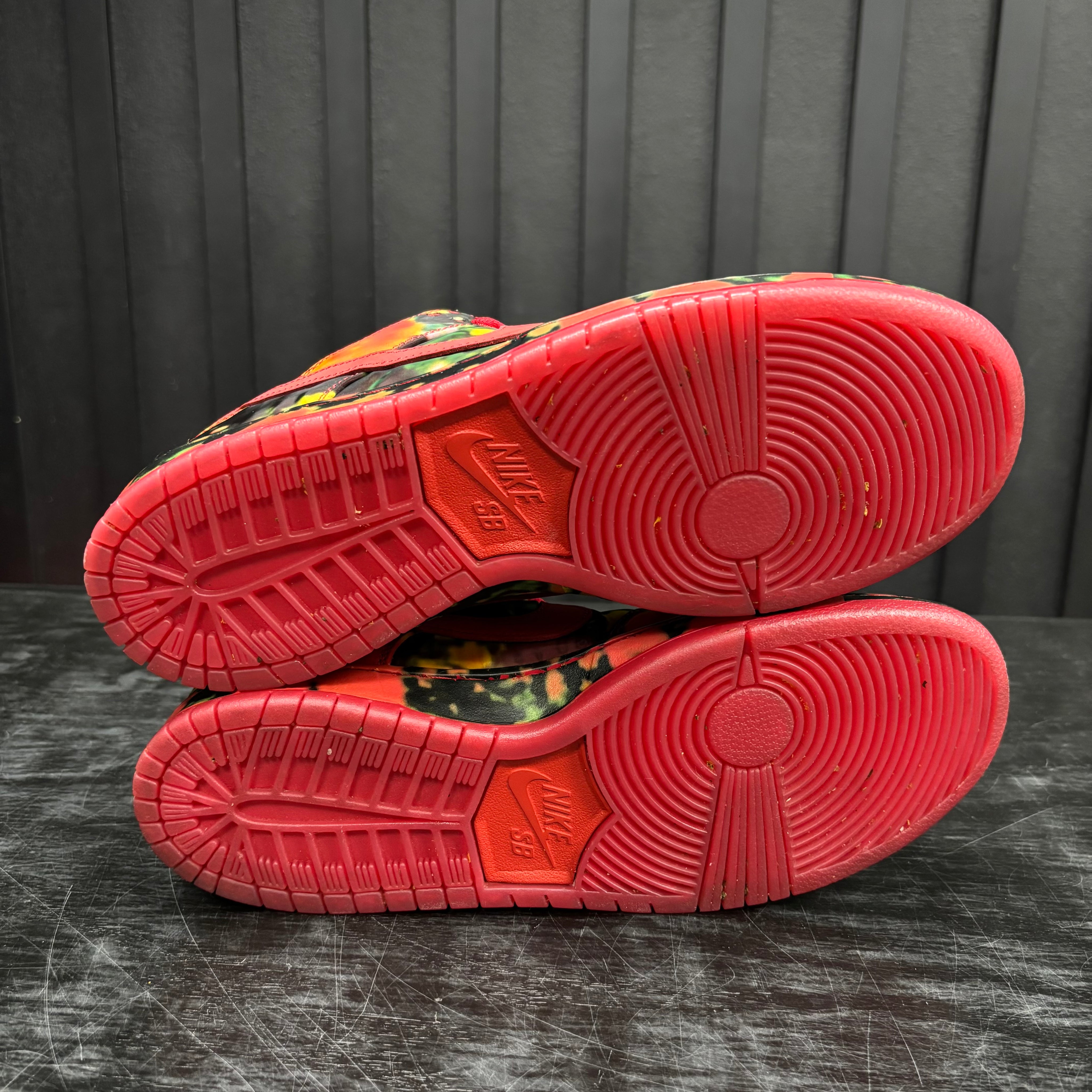 Nike SB Dunk Low The Wizard of Oz Poppy Field - Used - 3819