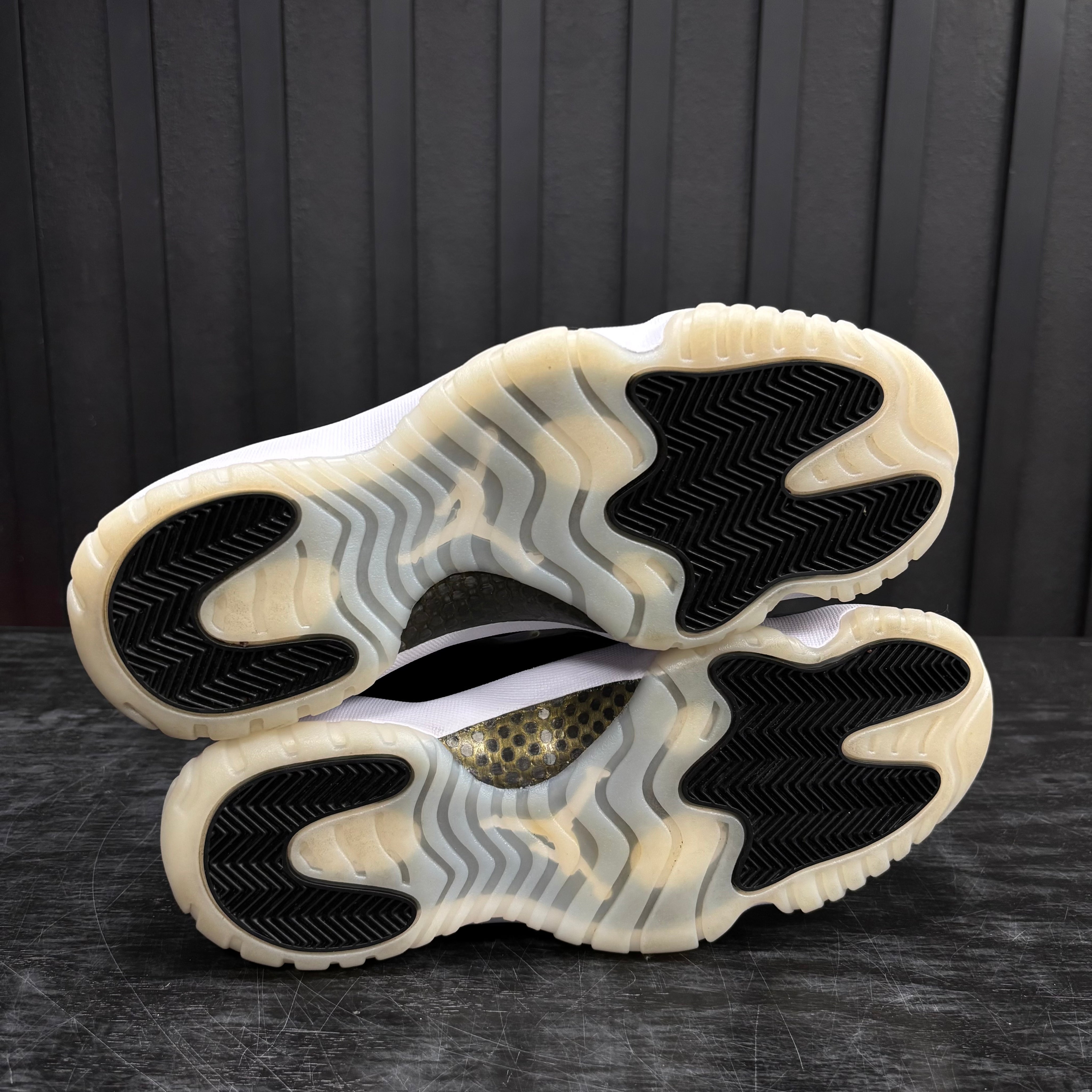 Jordan 11 Retro DMP Gratitude (2023) - Used - 1876