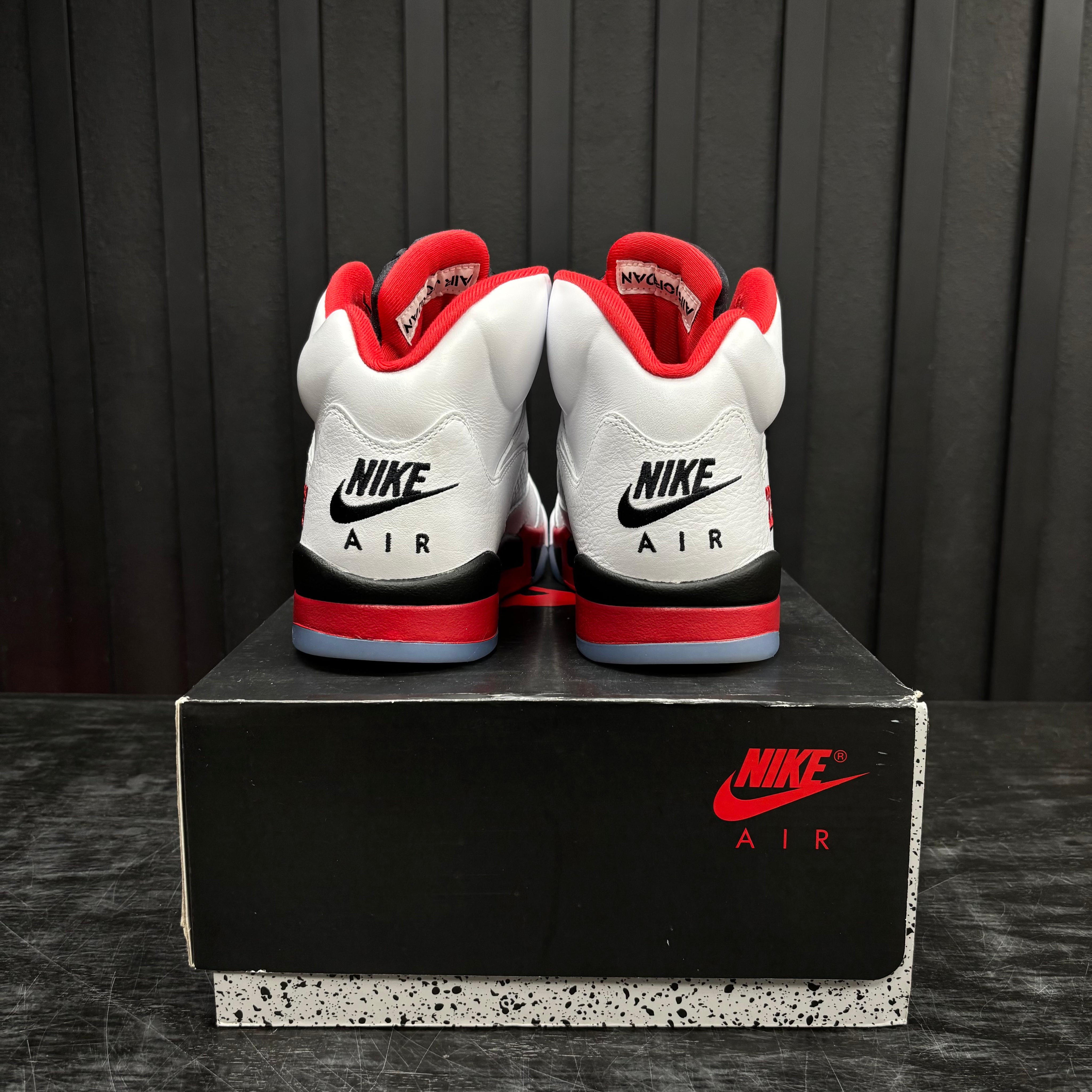 Jordan 5 Retro Fire Red Black Tongue (2025) - Used - 3823